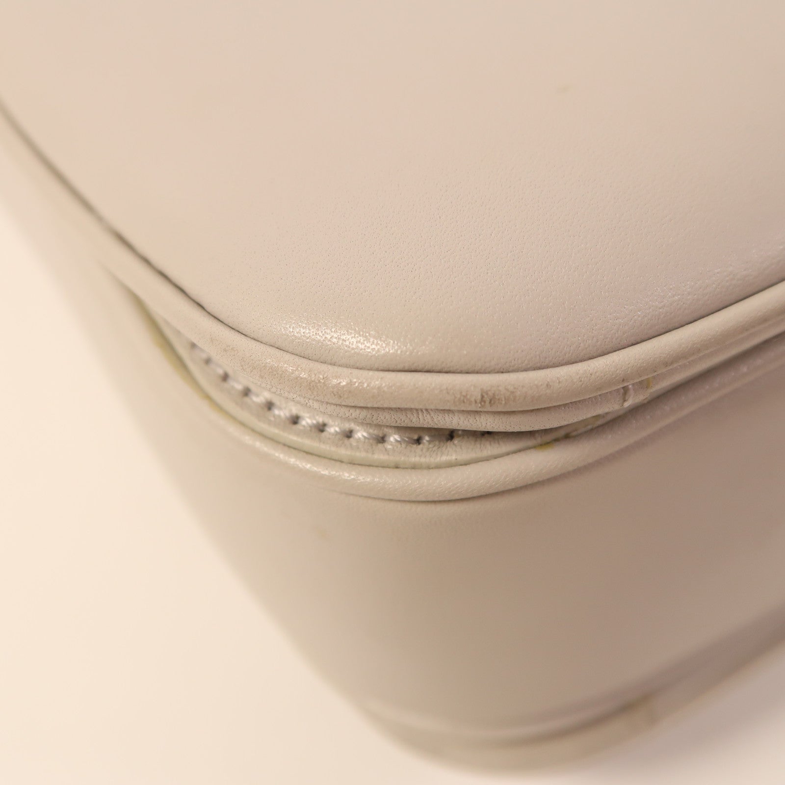 CELINE 牛皮皮革Medium C鏈帶肩背袋