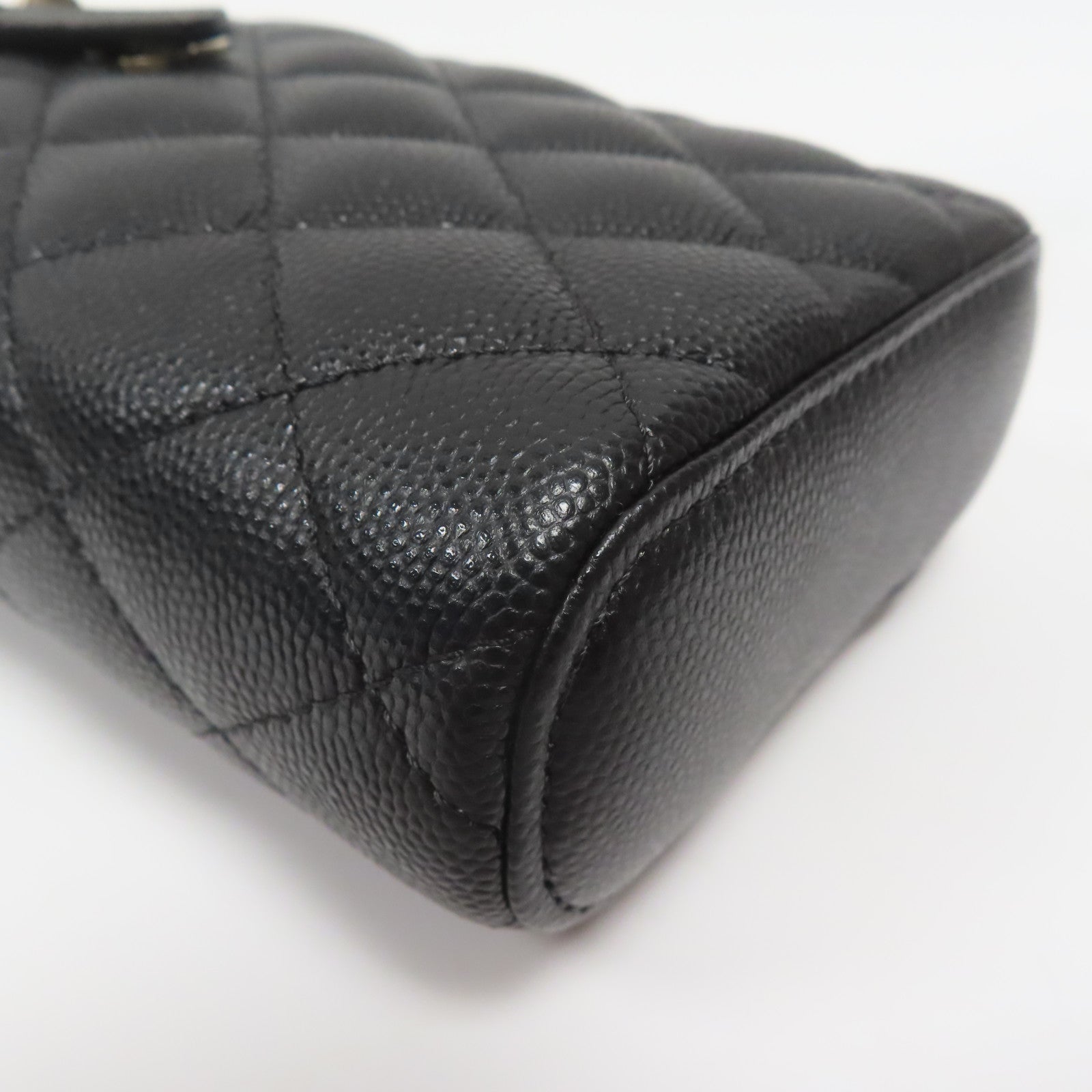 CHANEL **【激減優惠】菱格Caviar皮革Mini Vanity Bag金扣鏈帶肩背袋黑色
