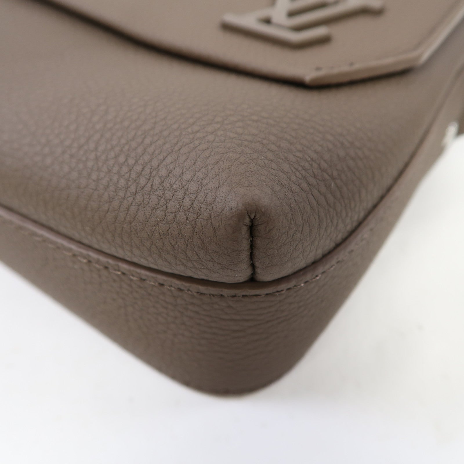 LOUIS VUITTON 牛皮皮革Fastline Messenger銀扣肩背袋啡色