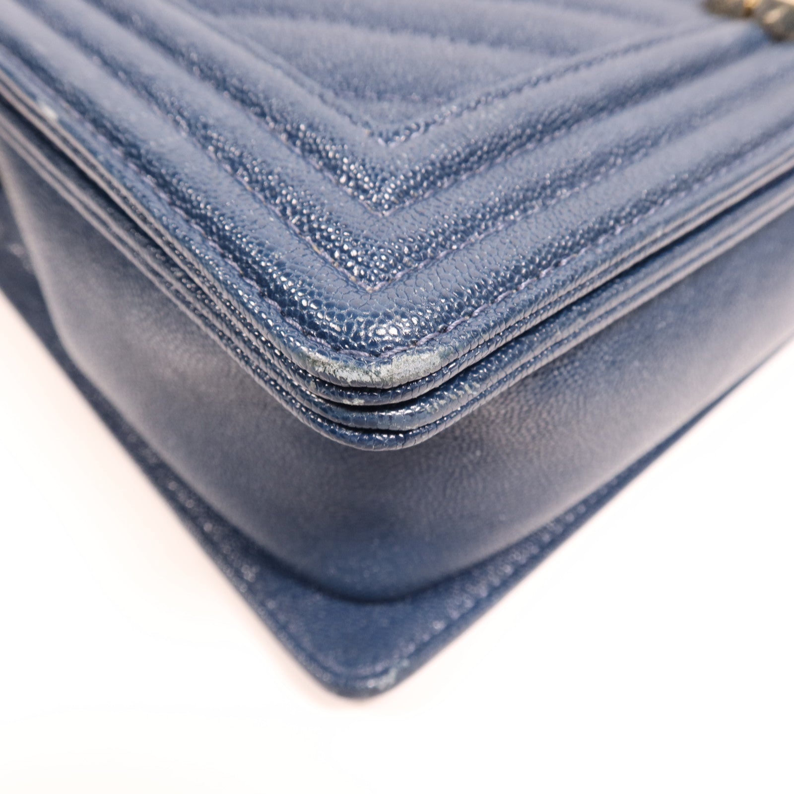 CHANEL Caviar皮革Boy 28金扣鏈帶肩背袋