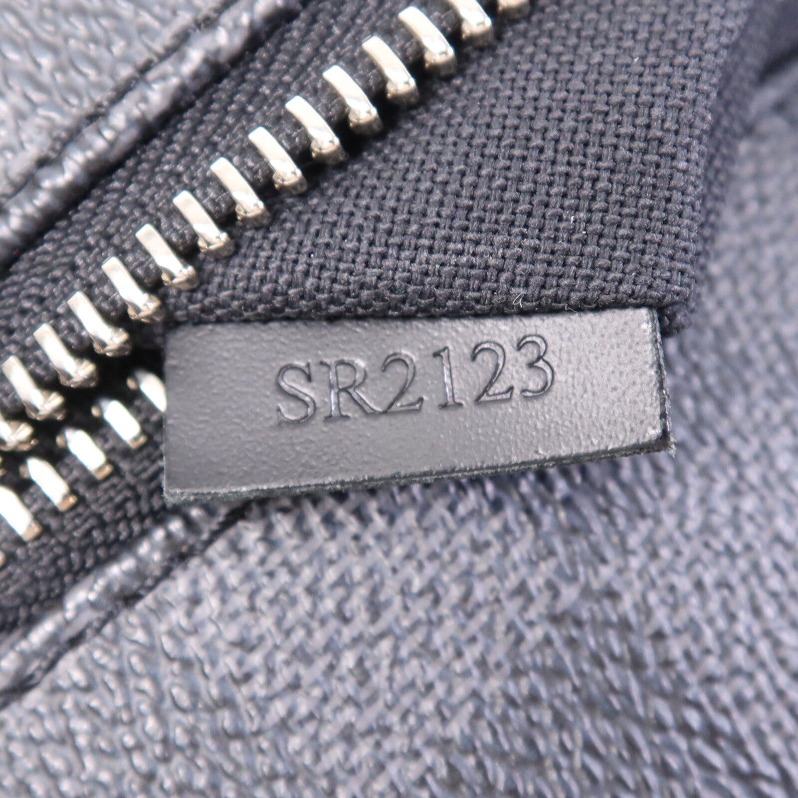 LOUIS VUITTON Damier Graphite Mick PM銀扣肩背袋