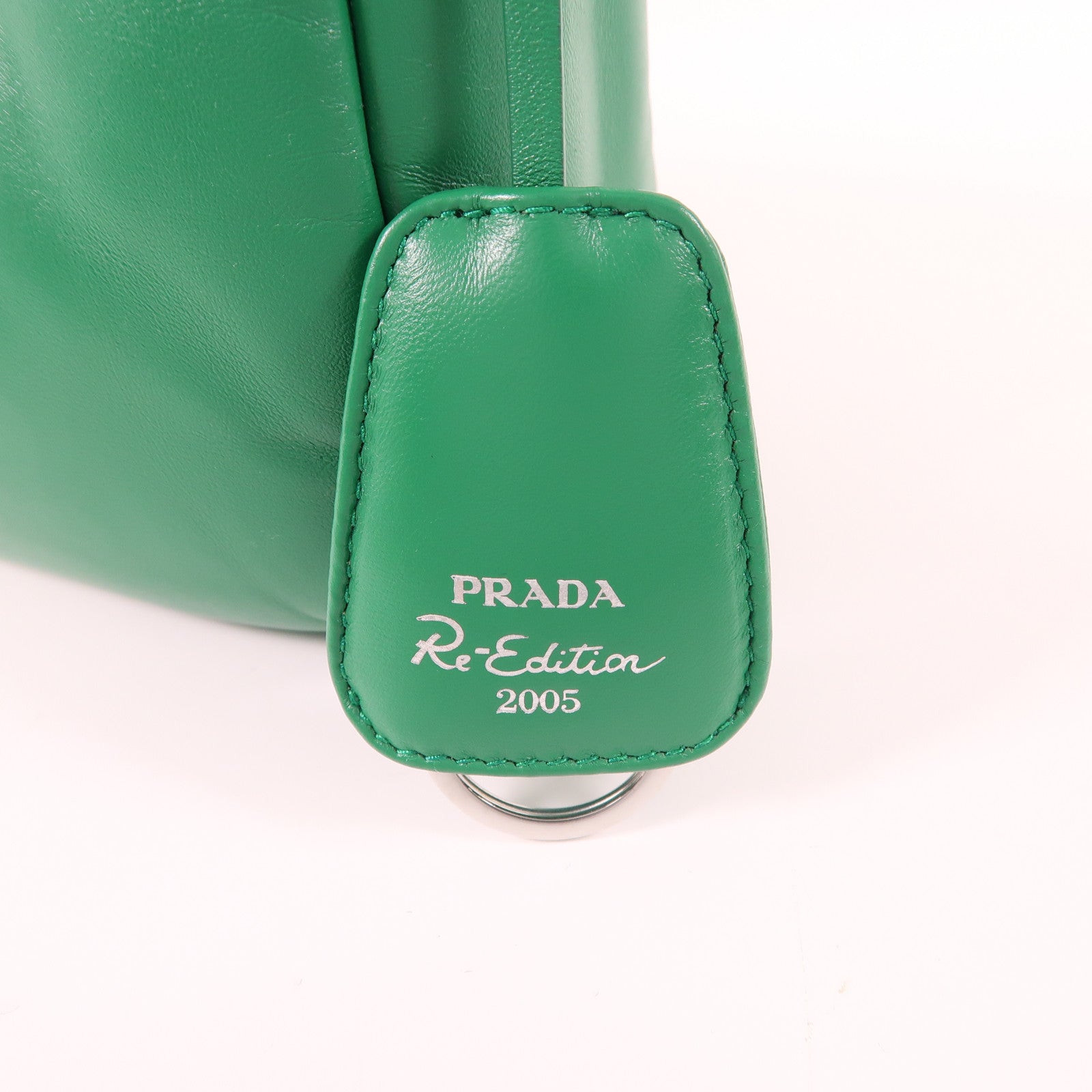 PRADA 【激減優惠】羊皮皮革Re-Edition2005銀扣鏈帶肩背袋
