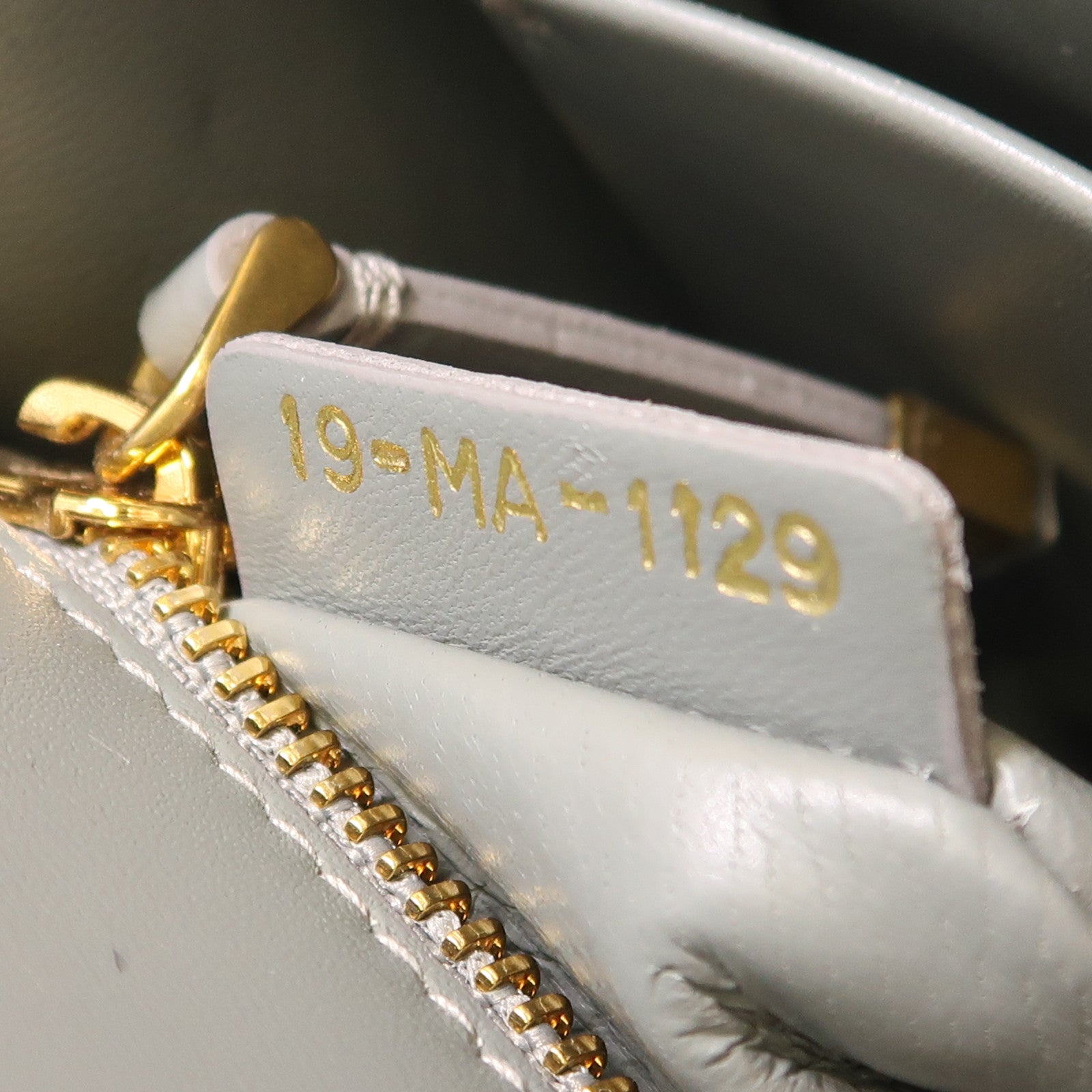 Dior 【激減優惠】牛皮皮革30 Montaigne金扣肩背袋