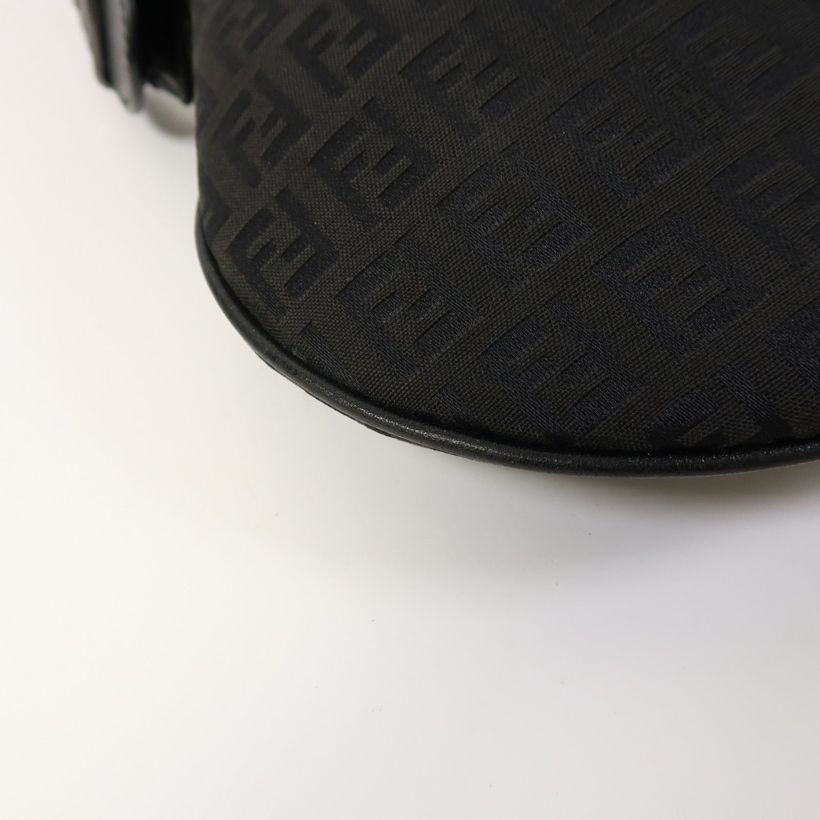 FENDI 帆布Shoulder Bag肩背袋黑色