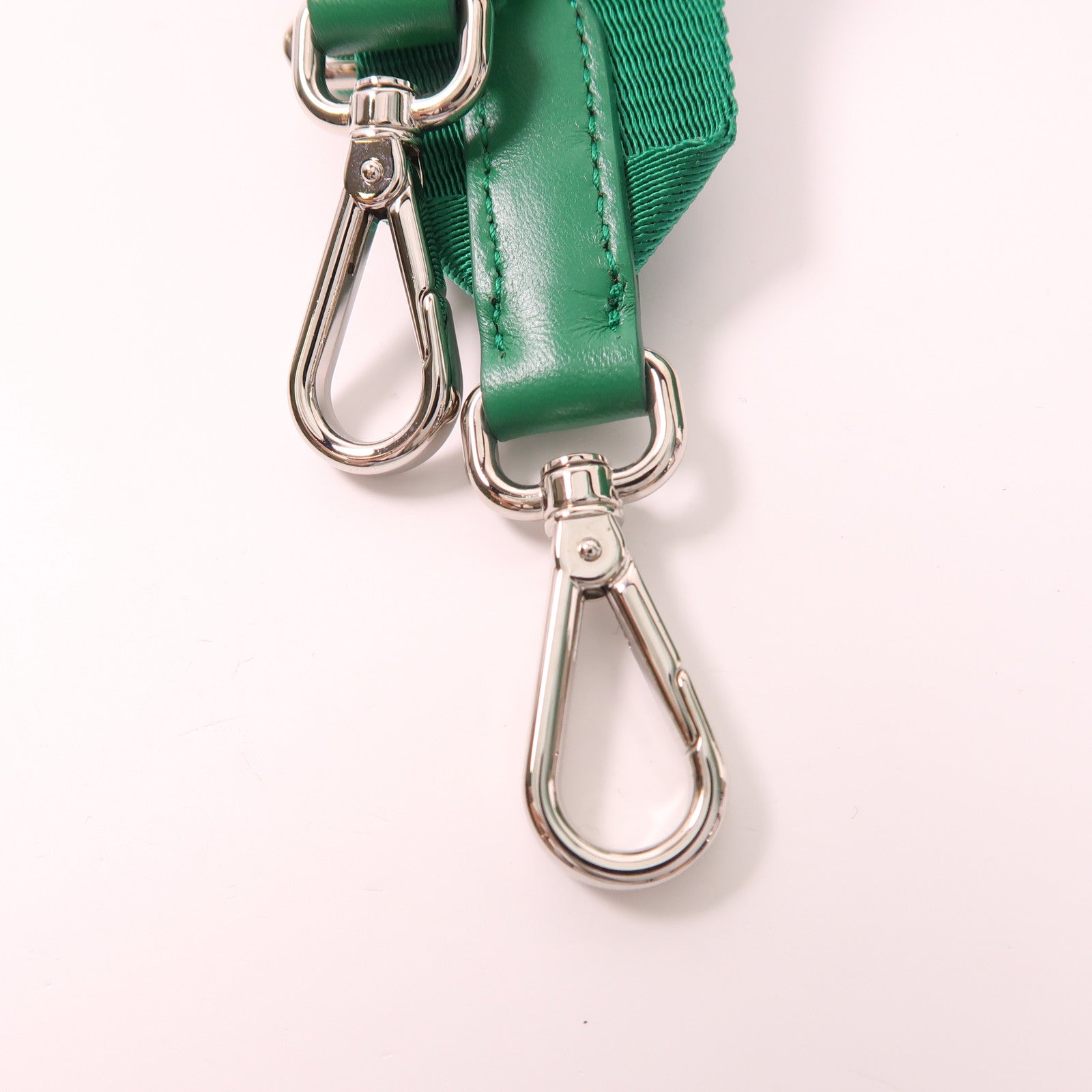 PRADA 【激減優惠】羊皮皮革Re-Edition2005銀扣鏈帶肩背袋