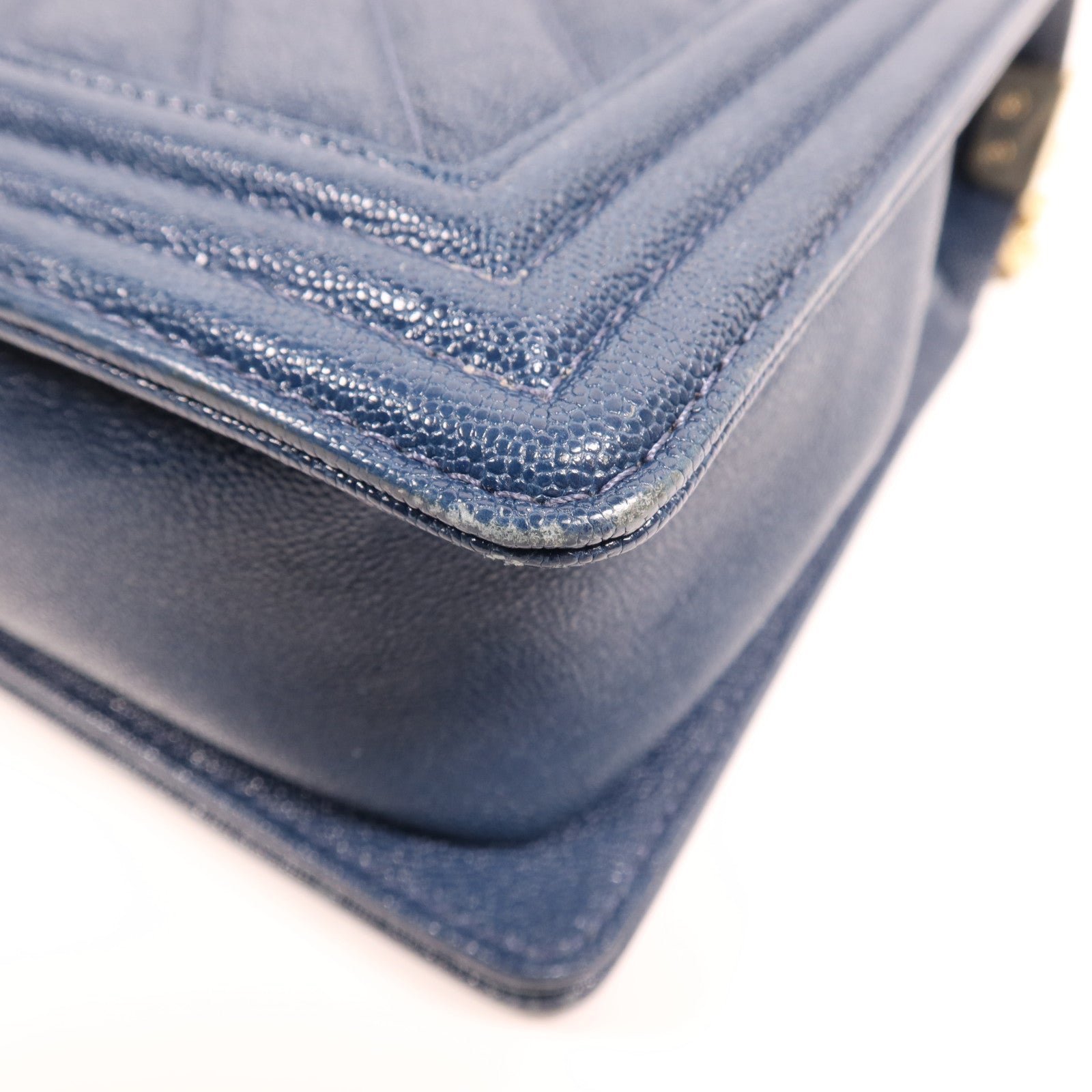 CHANEL Caviar皮革Boy 28金扣鏈帶肩背袋