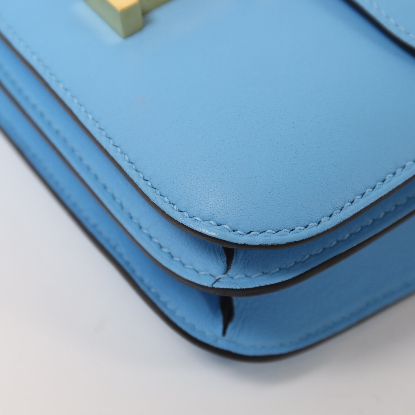 HERMES Swift皮革Constance Mini肩背袋Celeste