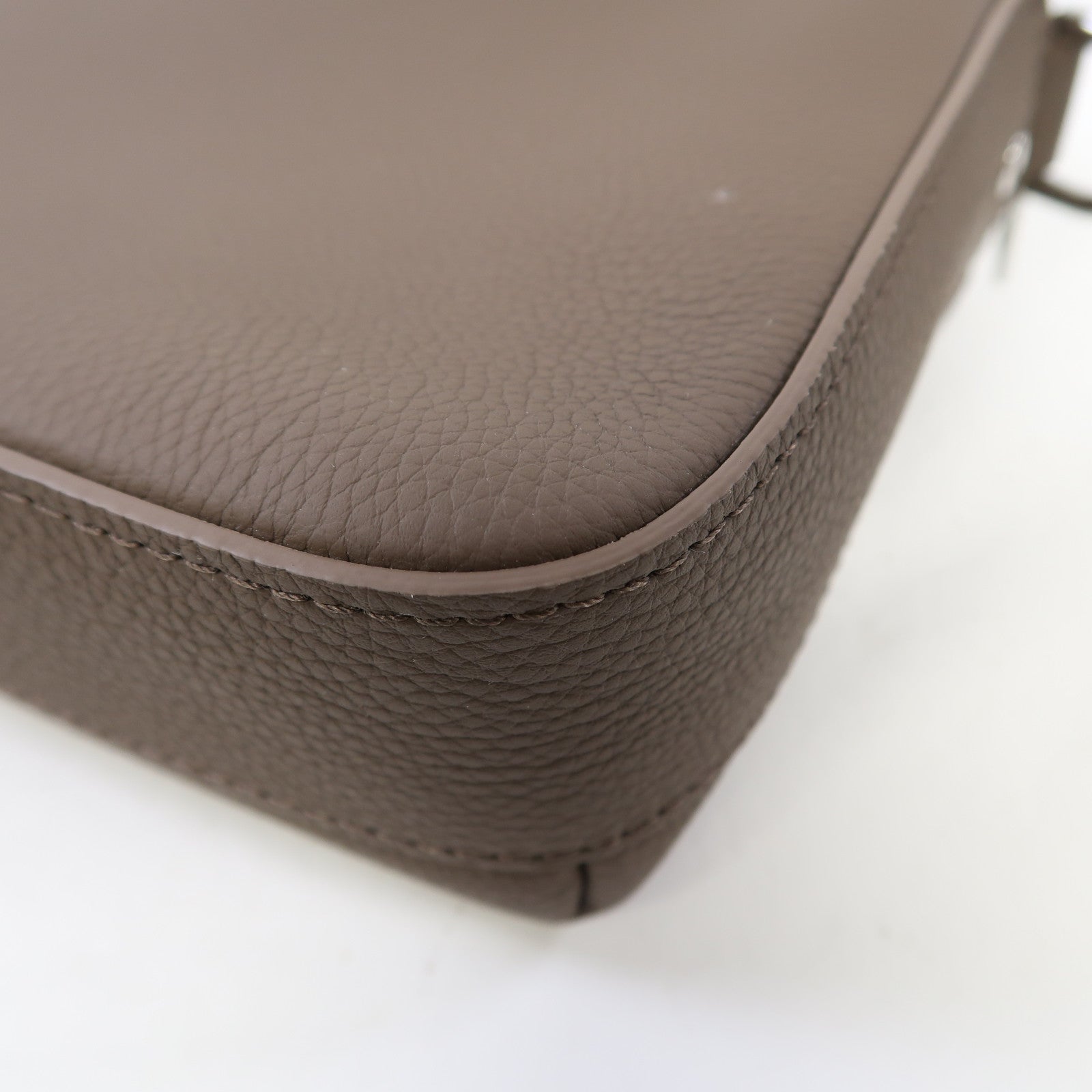 LOUIS VUITTON 牛皮皮革Fastline Messenger銀扣肩背袋啡色