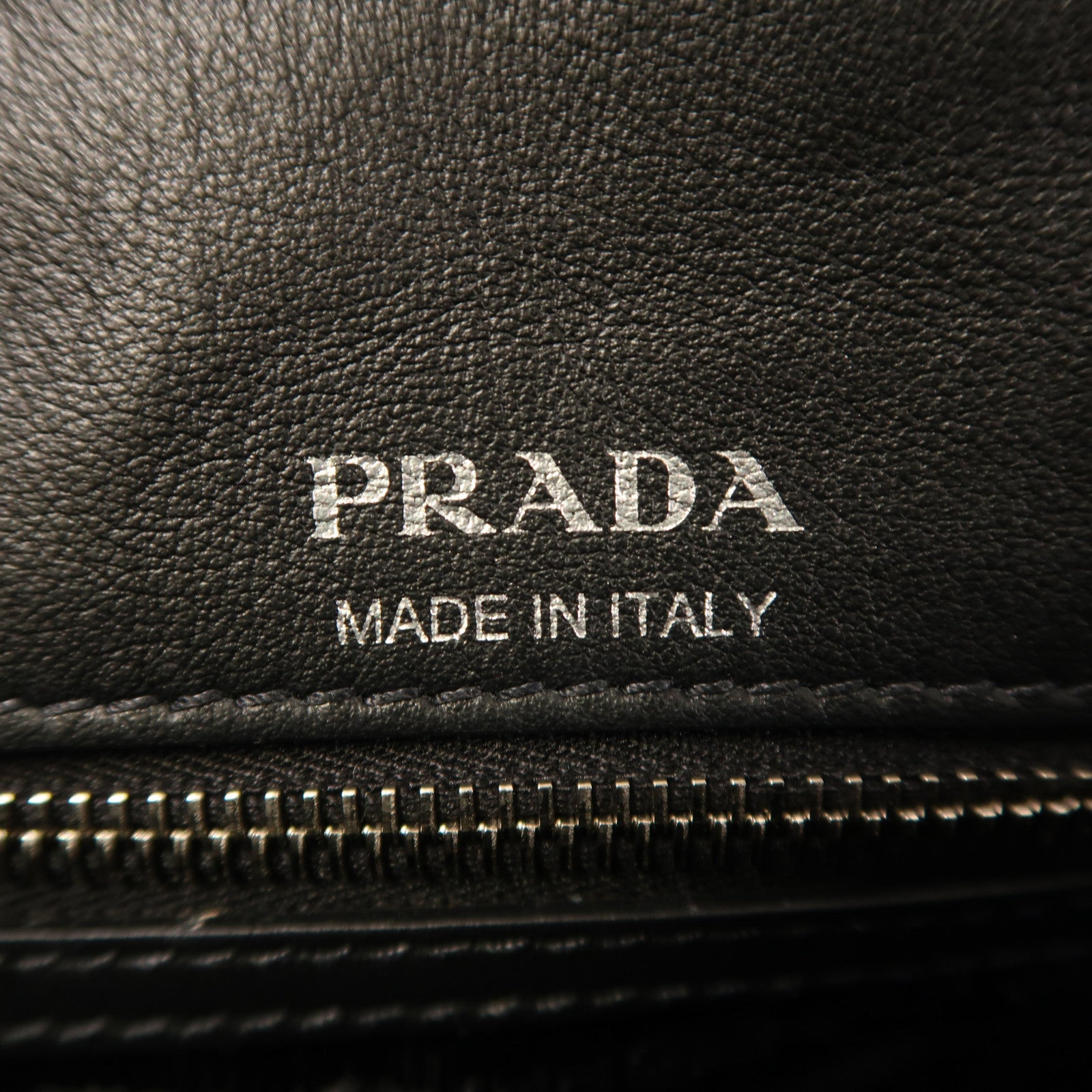 PRADA 羊皮皮革Etiquette Bag銀扣肩背袋黑色