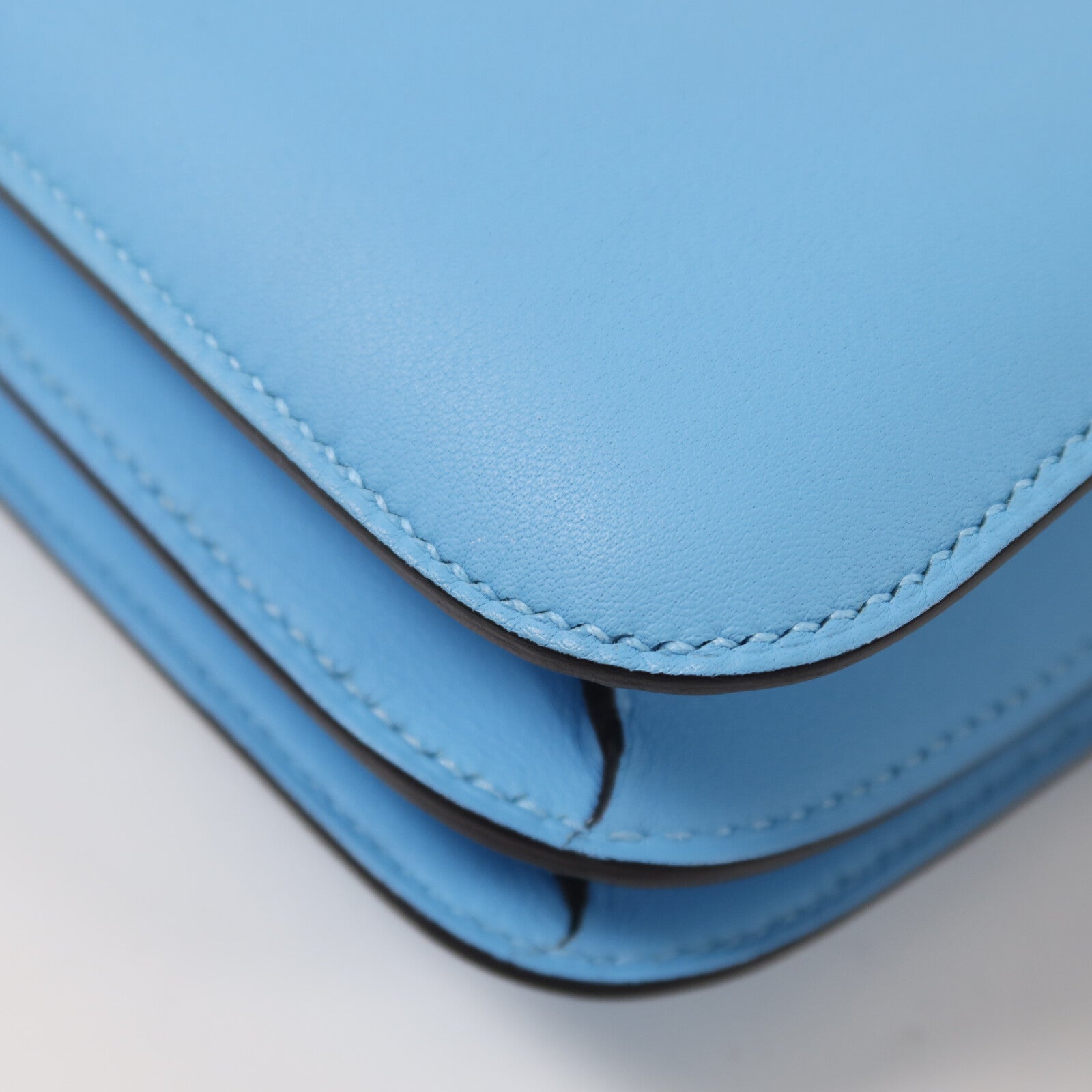 HERMES Swift皮革Constance Mini肩背袋Celeste
