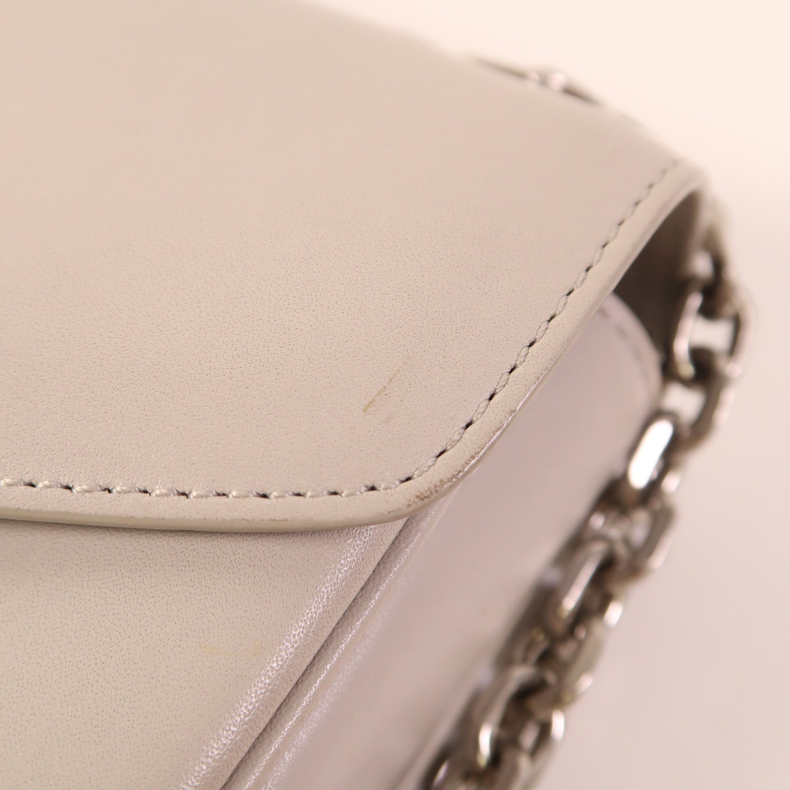 CELINE 牛皮皮革Medium C鏈帶肩背袋