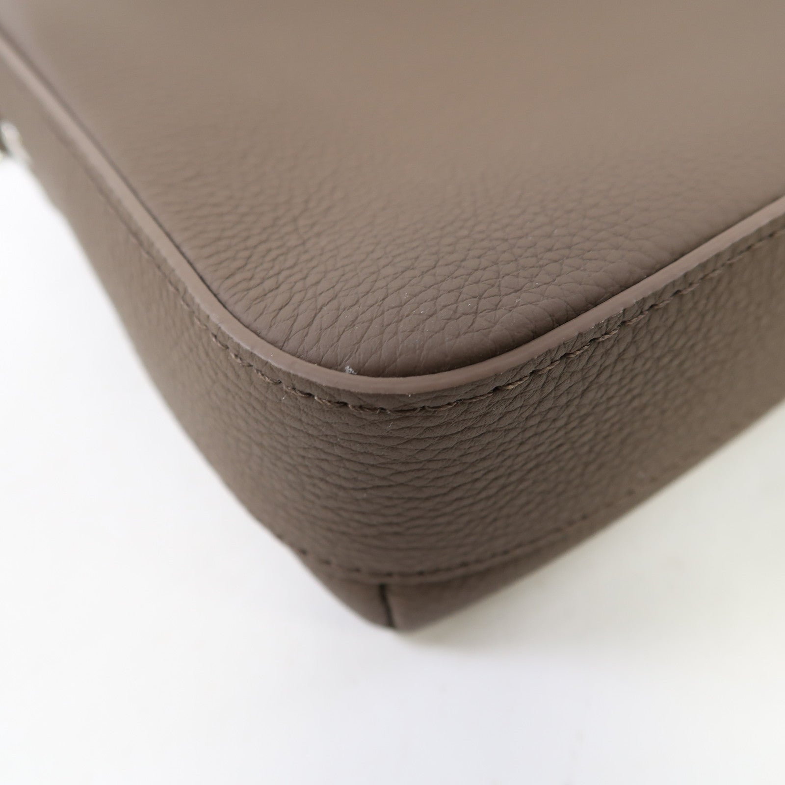 LOUIS VUITTON 牛皮皮革Fastline Messenger銀扣肩背袋啡色