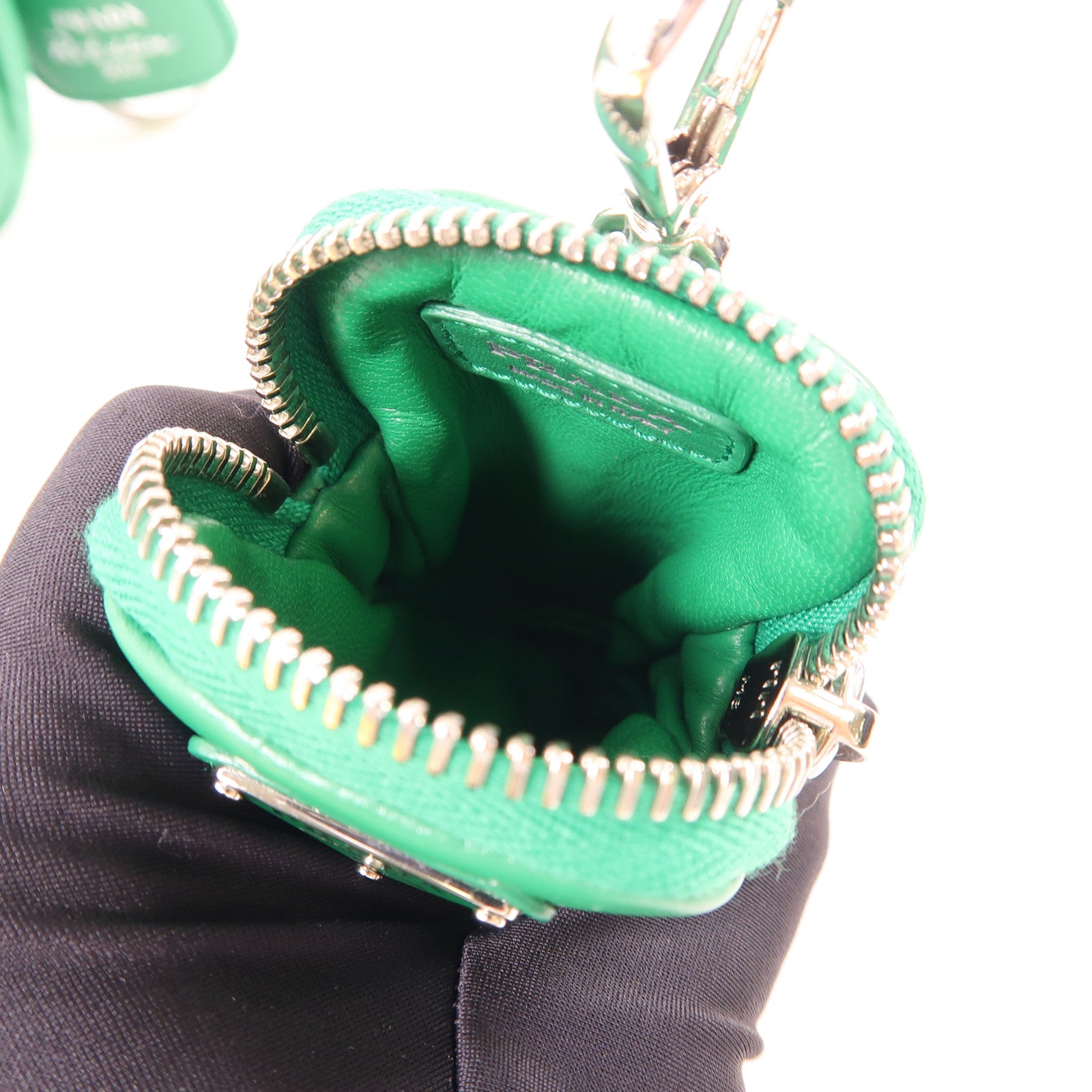 PRADA 羊皮皮革Re-Edition2005銀扣鏈帶肩背袋