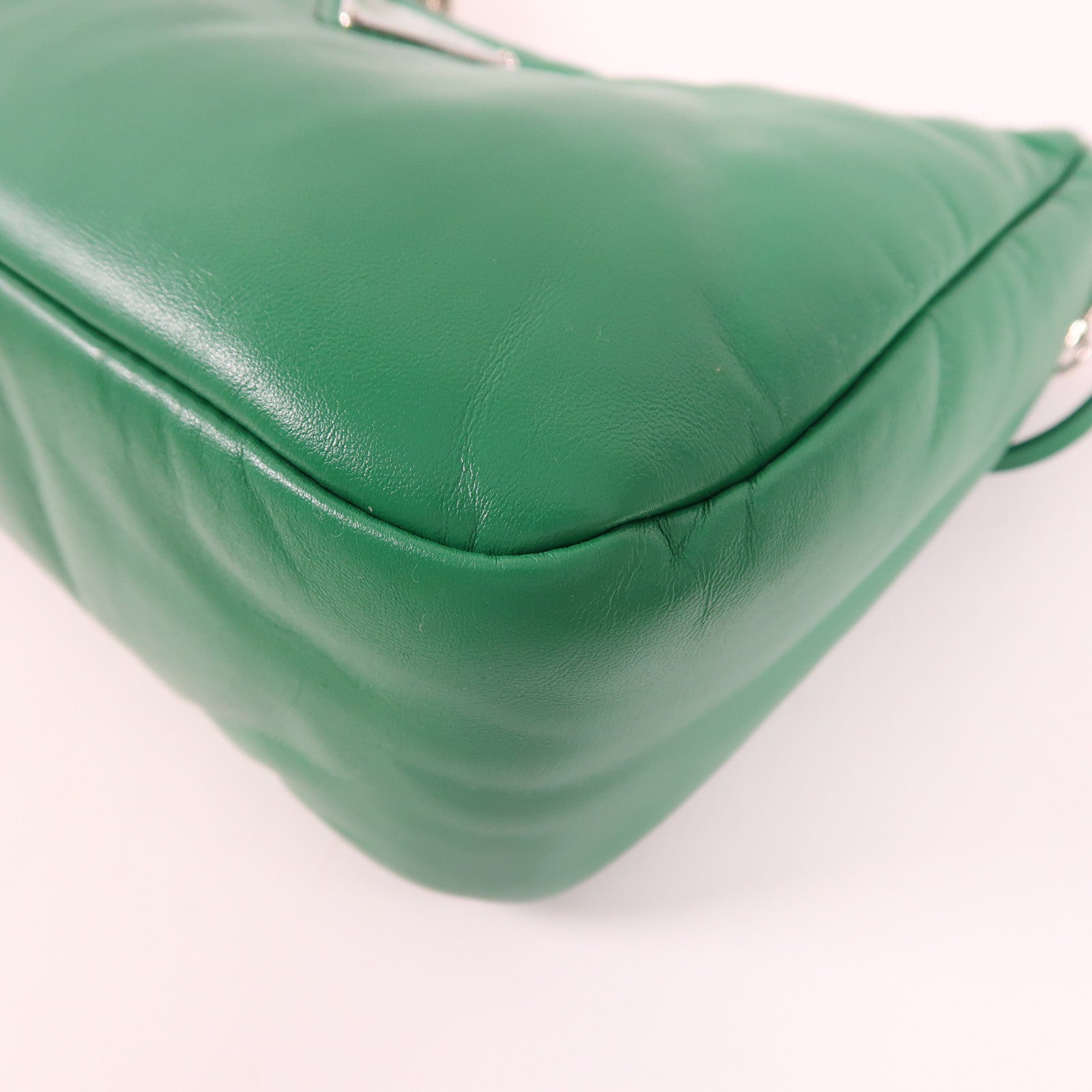 PRADA 【激減優惠】羊皮皮革Re-Edition2005銀扣鏈帶肩背袋