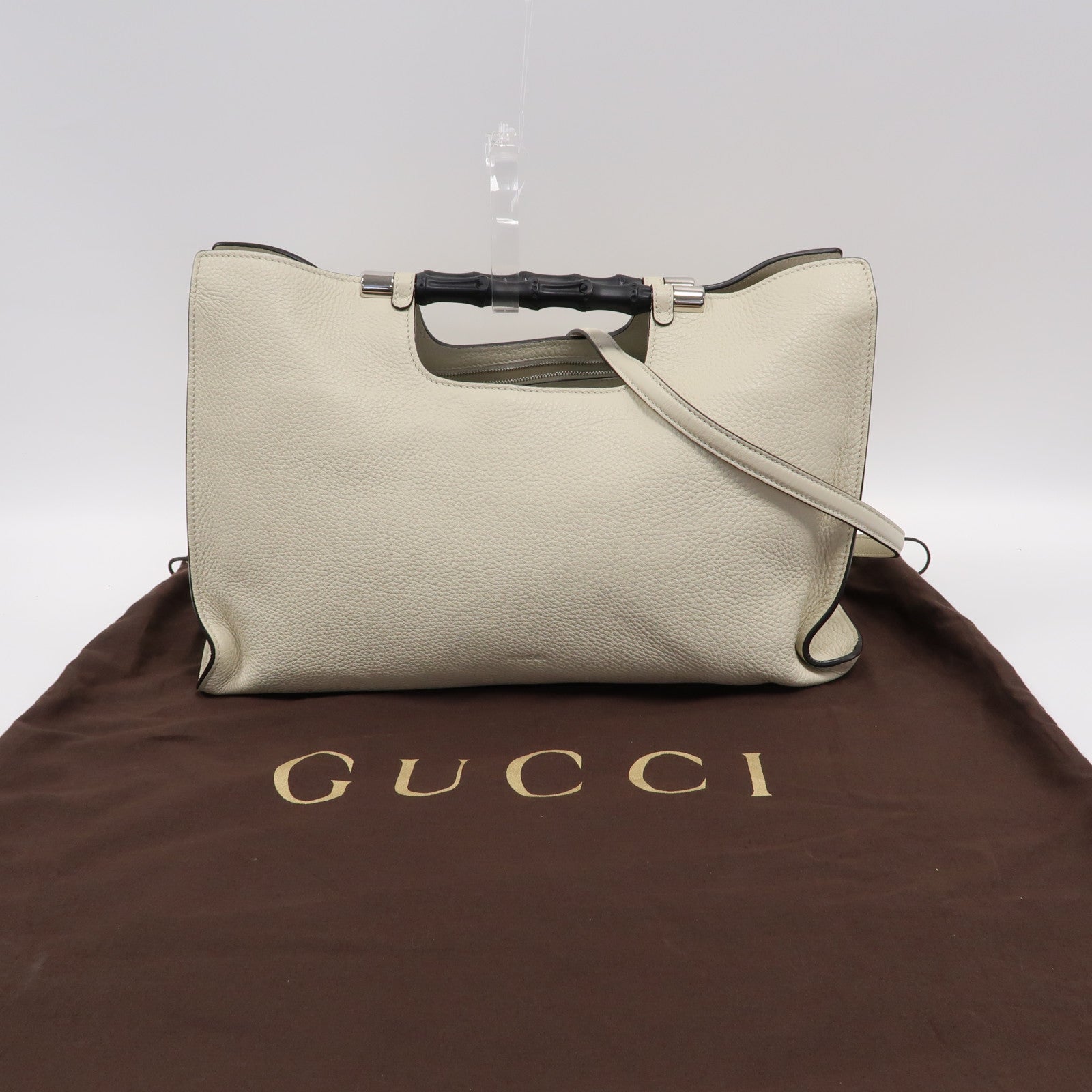 GUCCI 【激減優惠】牛皮皮革Bamboo Daily Shopper Shoulder Bag銀扣手挽肩背兩用袋白色