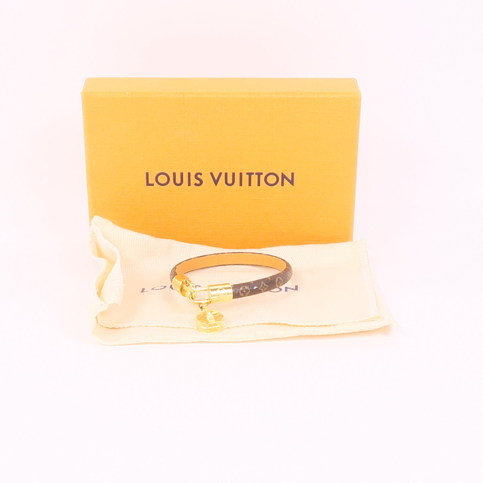 LOUIS VUITTON Monogram Tribute Charm金扣手鐲