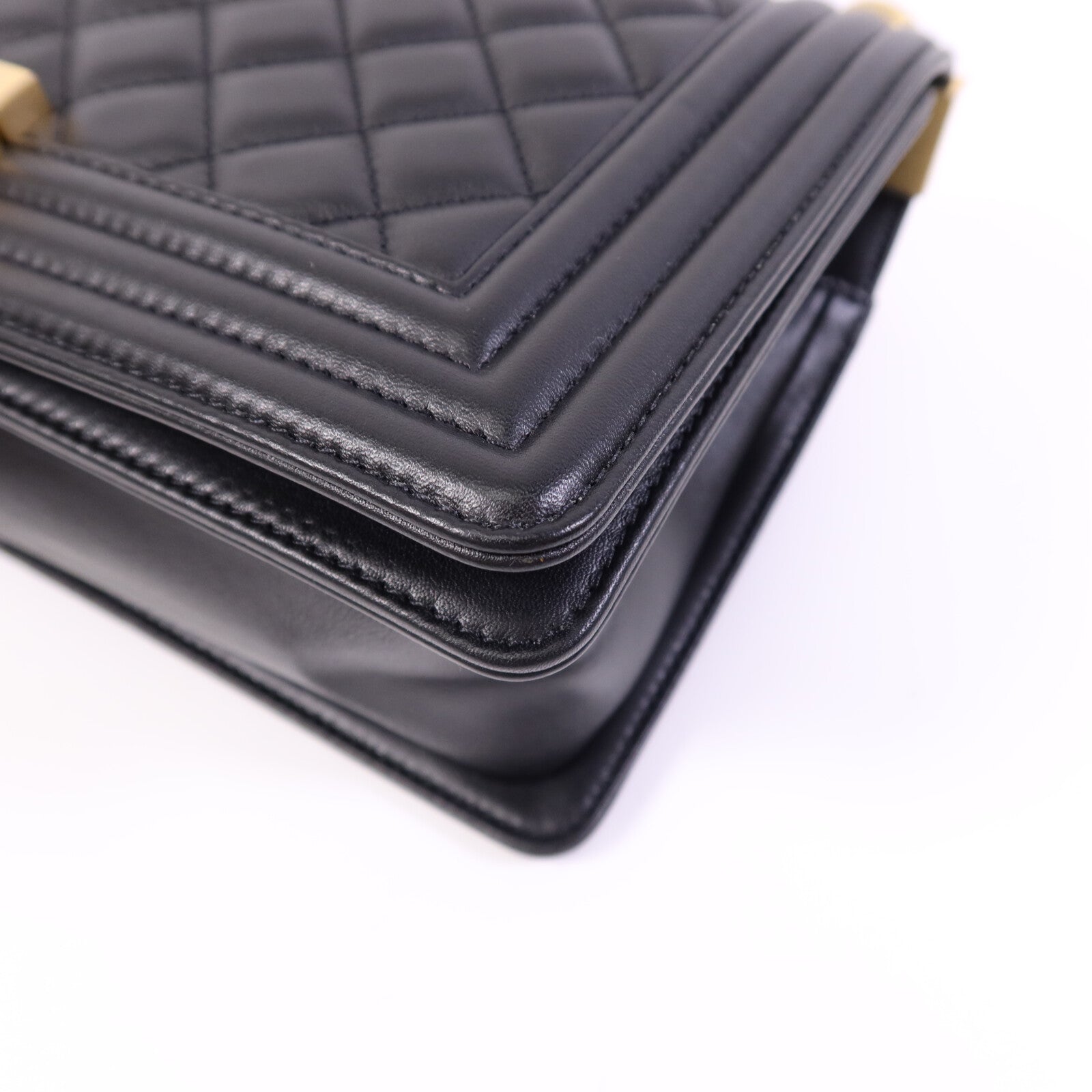 CHANEL 羊皮皮革Boy 25金扣鏈帶肩背袋