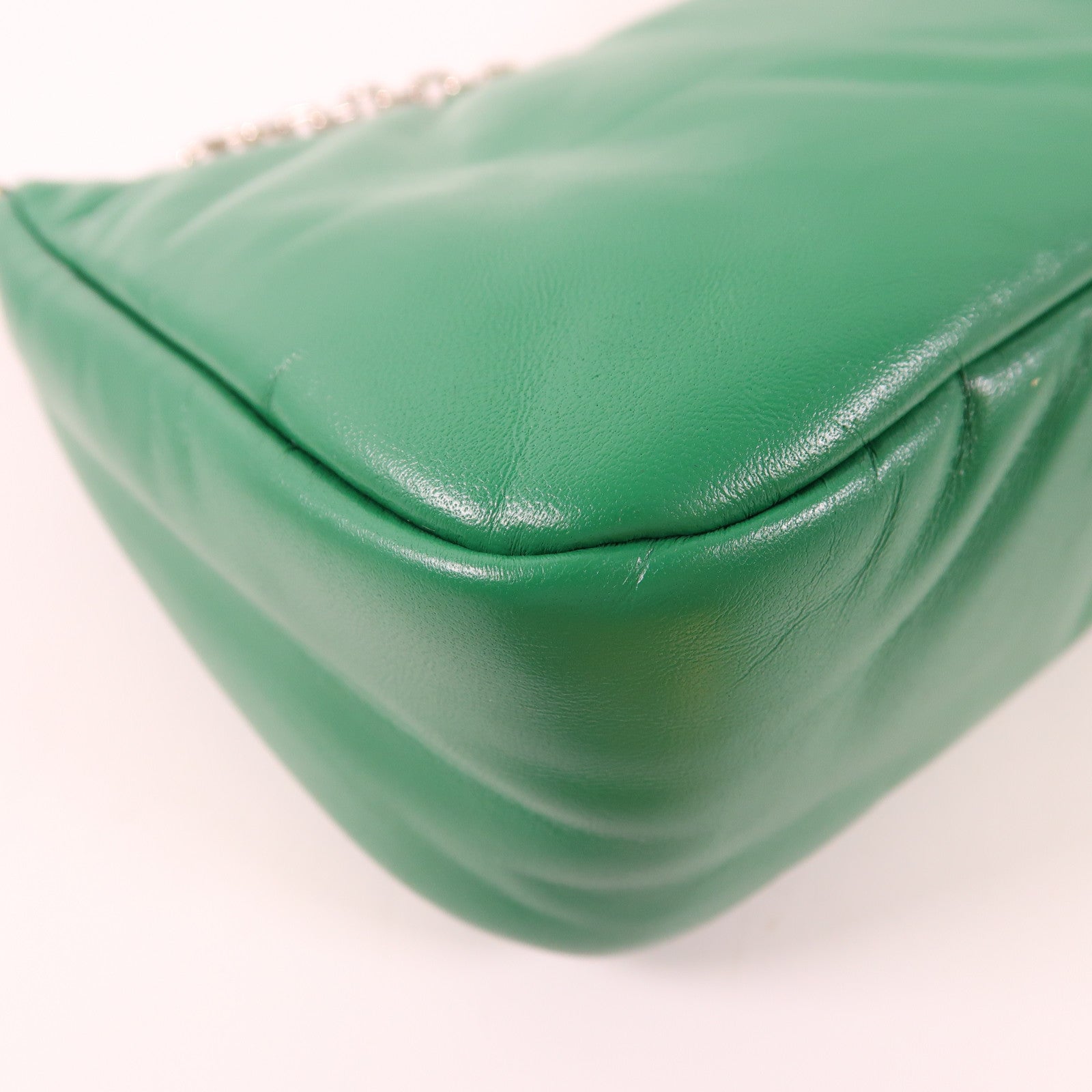 PRADA 羊皮皮革Re-Edition2005銀扣鏈帶肩背袋