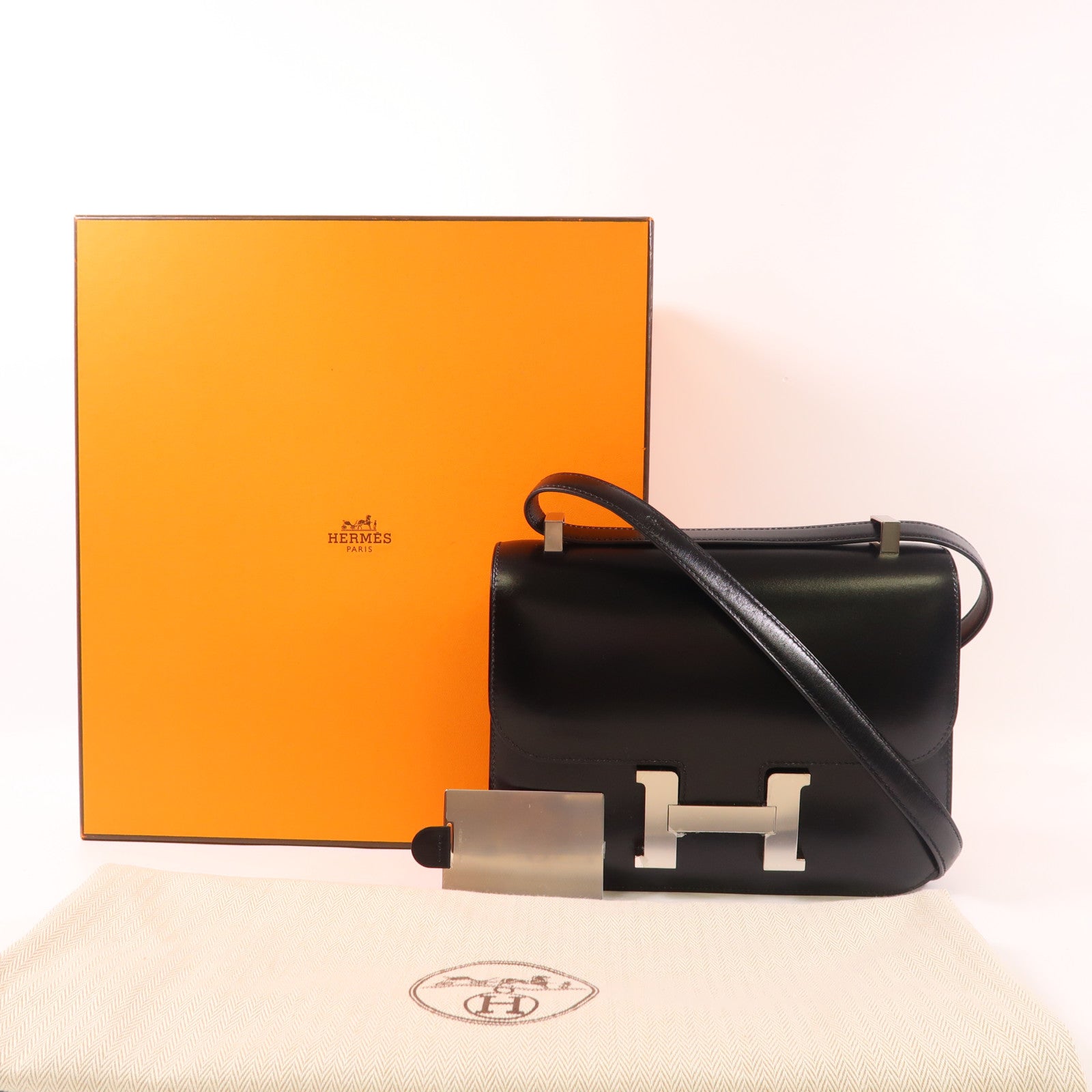 HERMES 皮革Constance 24肩背袋銀扣肩背袋Noir