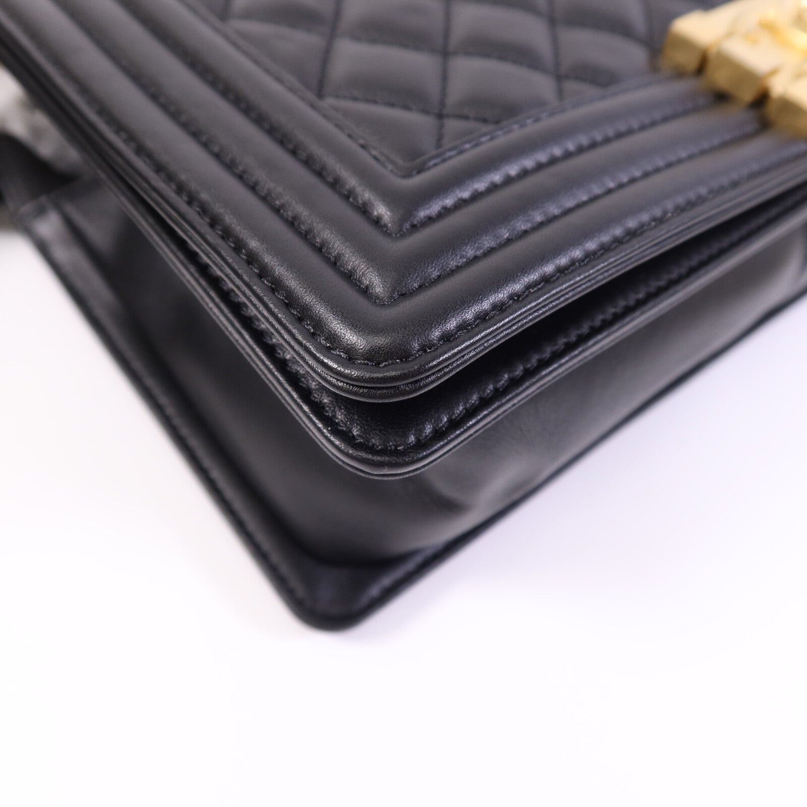 CHANEL 羊皮皮革Boy 25金扣鏈帶肩背袋