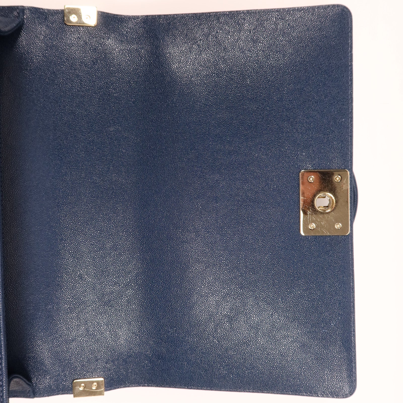 CHANEL Caviar皮革Boy 28金扣鏈帶肩背袋