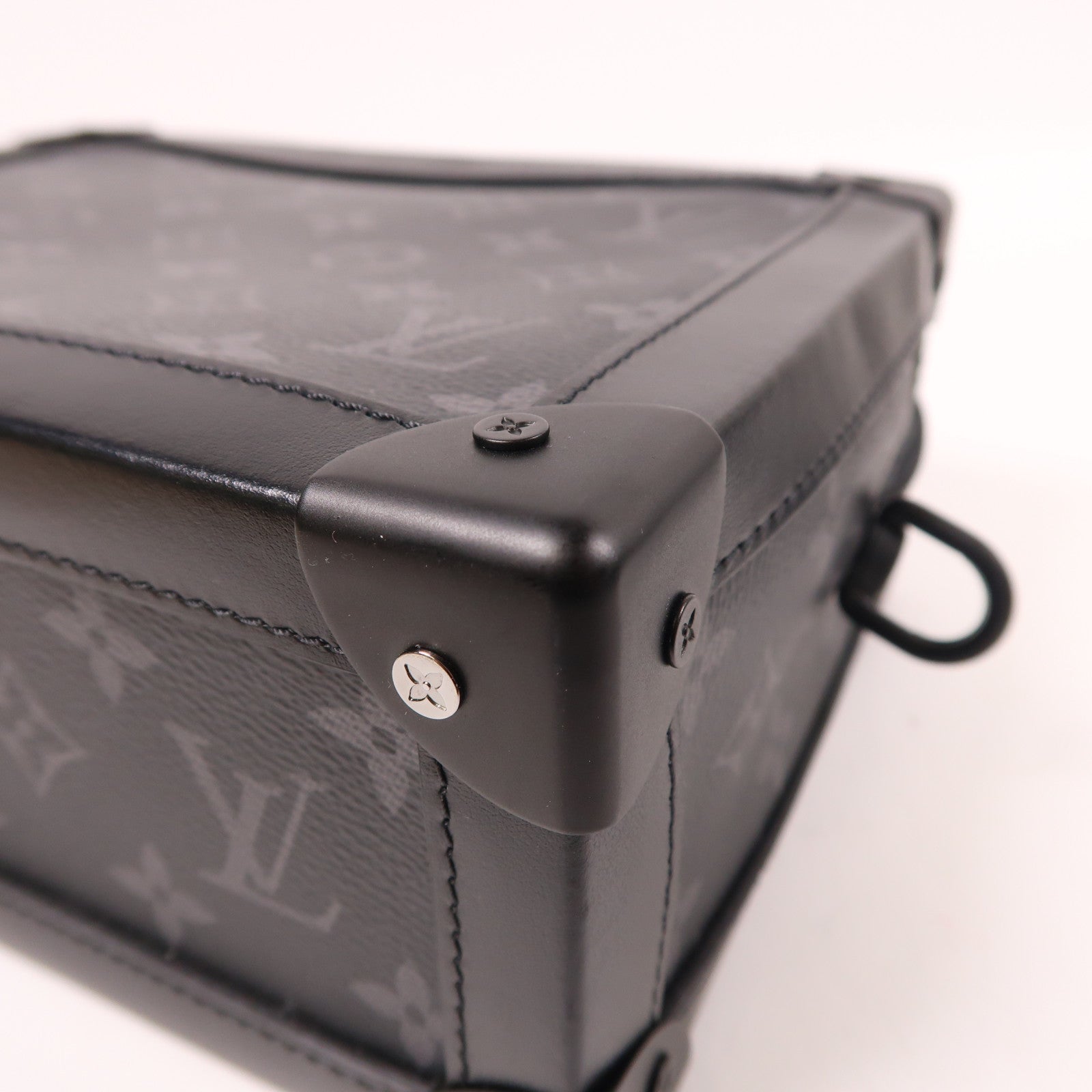 LOUIS VUITTON Monogram Eclipse Soft Trunk肩背袋