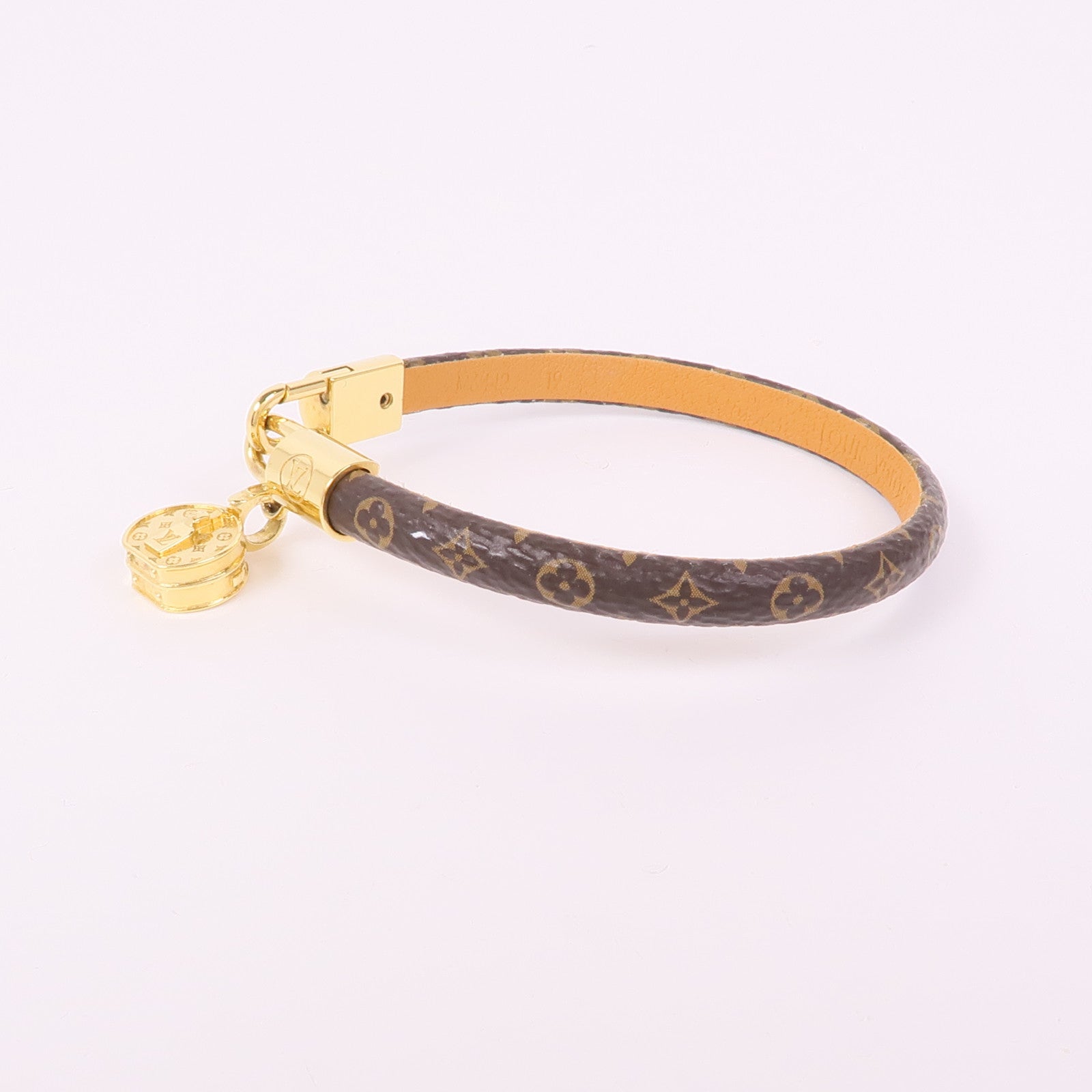 LOUIS VUITTON Monogram Tribute Charm金扣手鐲