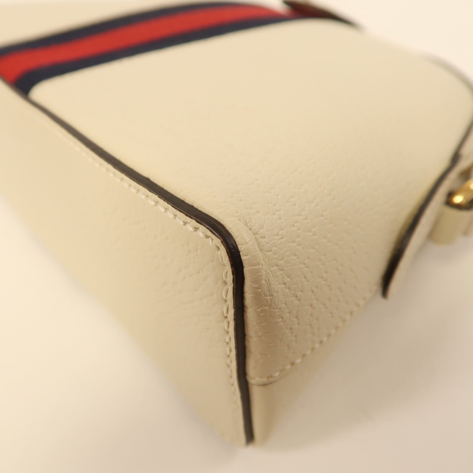 GUCCI 牛皮皮革Ophidia GG金扣肩背袋白色