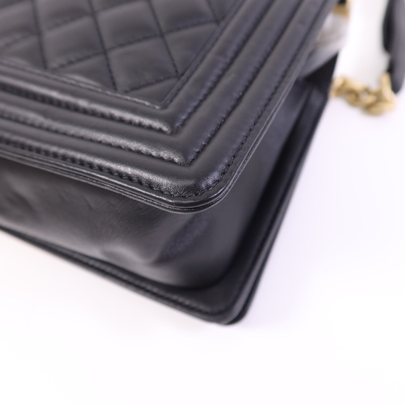 CHANEL 羊皮皮革Boy 25金扣鏈帶肩背袋