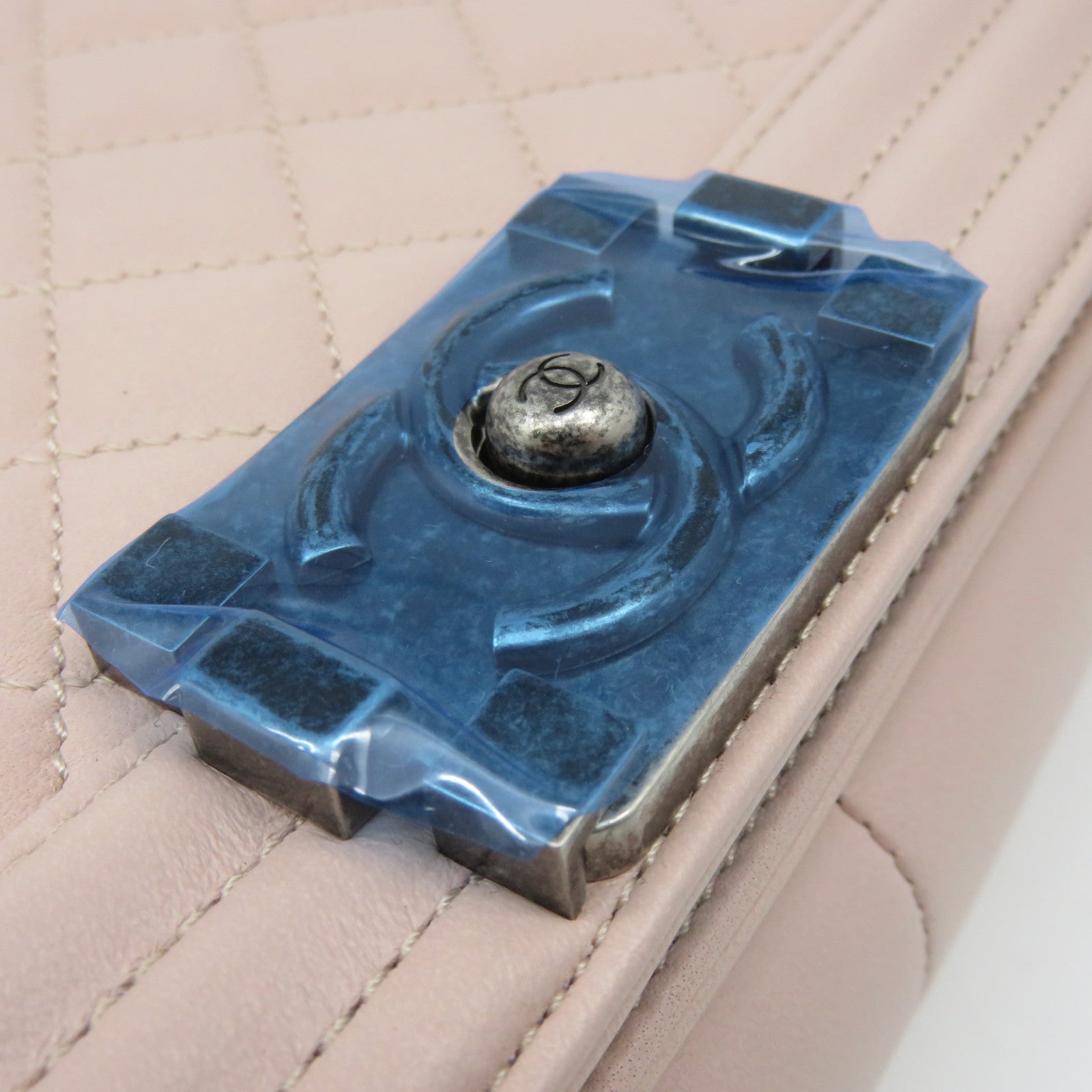 CHANEL rhombic cowhide leather Boy Chanel Shoulder Bag silver buckle chain shoulder bag nude