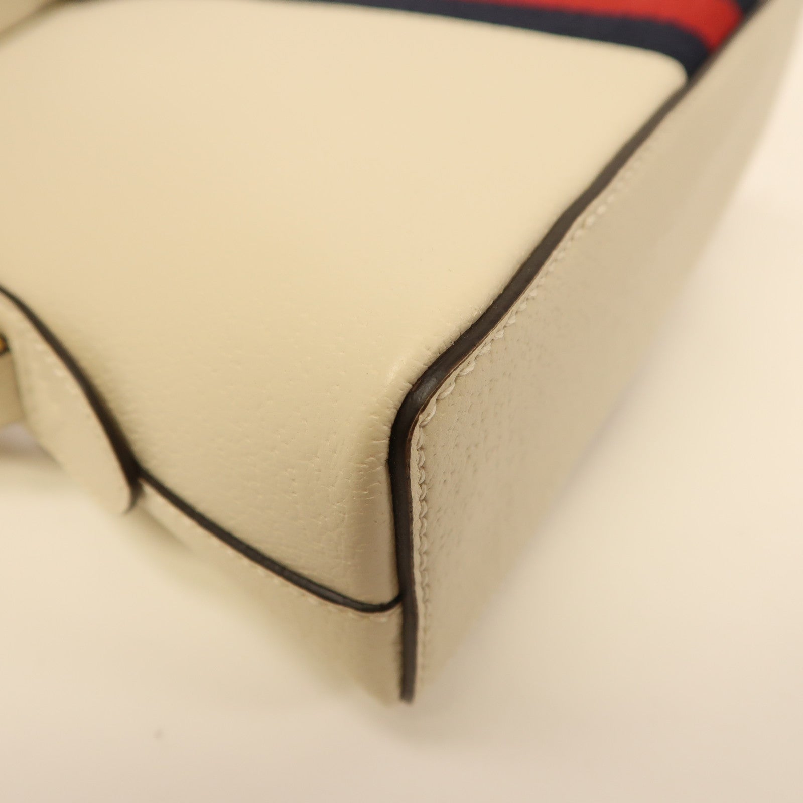 GUCCI 牛皮皮革Ophidia GG金扣肩背袋白色