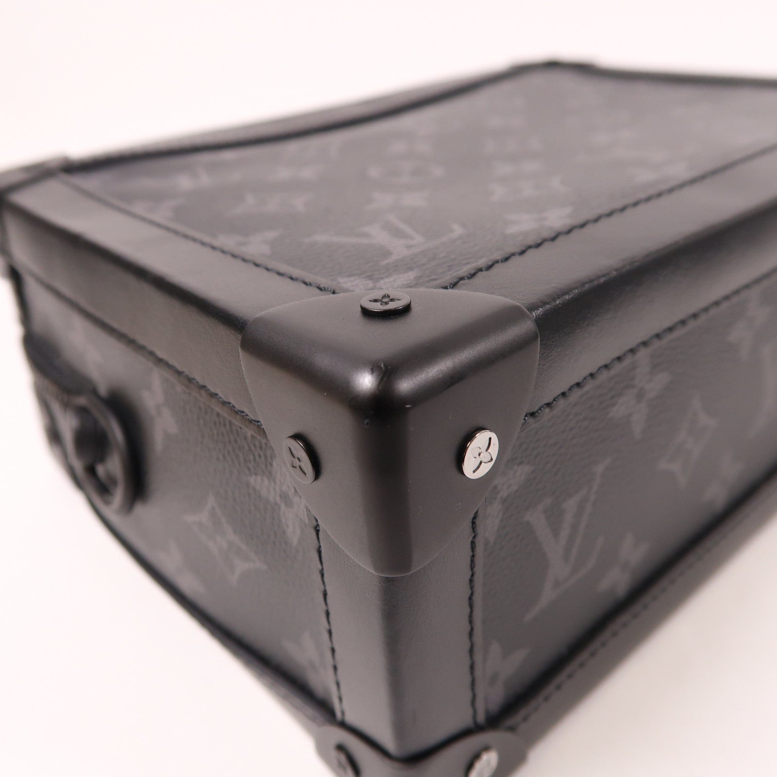 LOUIS VUITTON Monogram Eclipse Soft Trunk肩背袋