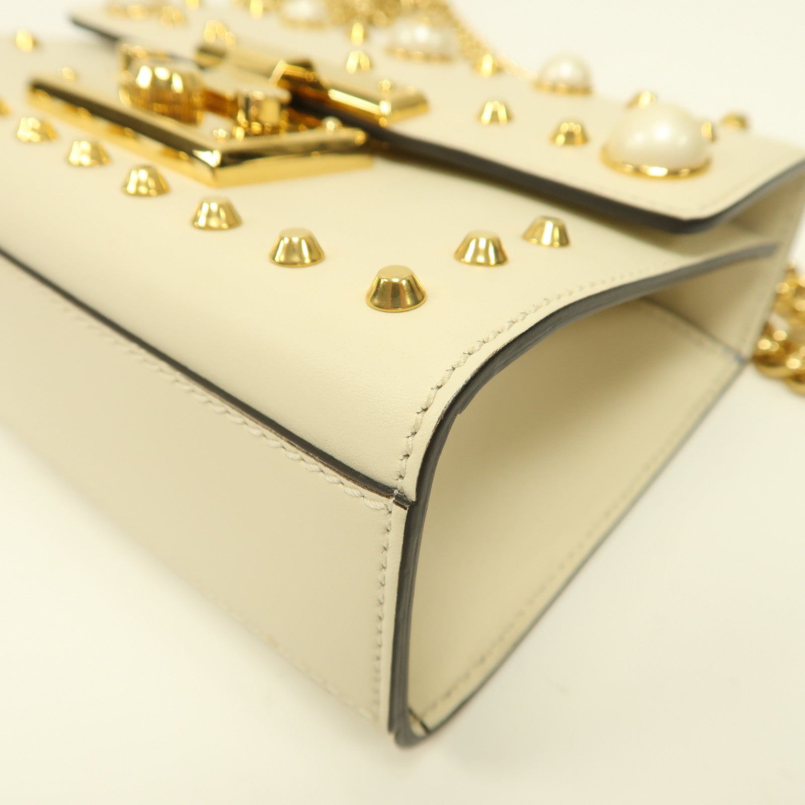 GUCCI 牛皮皮革Padlock GG金扣鏈帶肩背袋白色