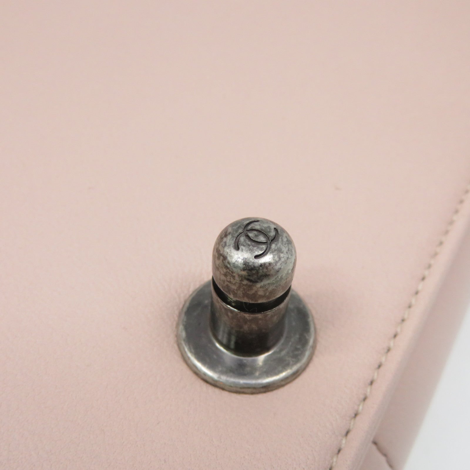 CHANEL rhombic cowhide leather Boy Chanel Shoulder Bag silver buckle chain shoulder bag nude