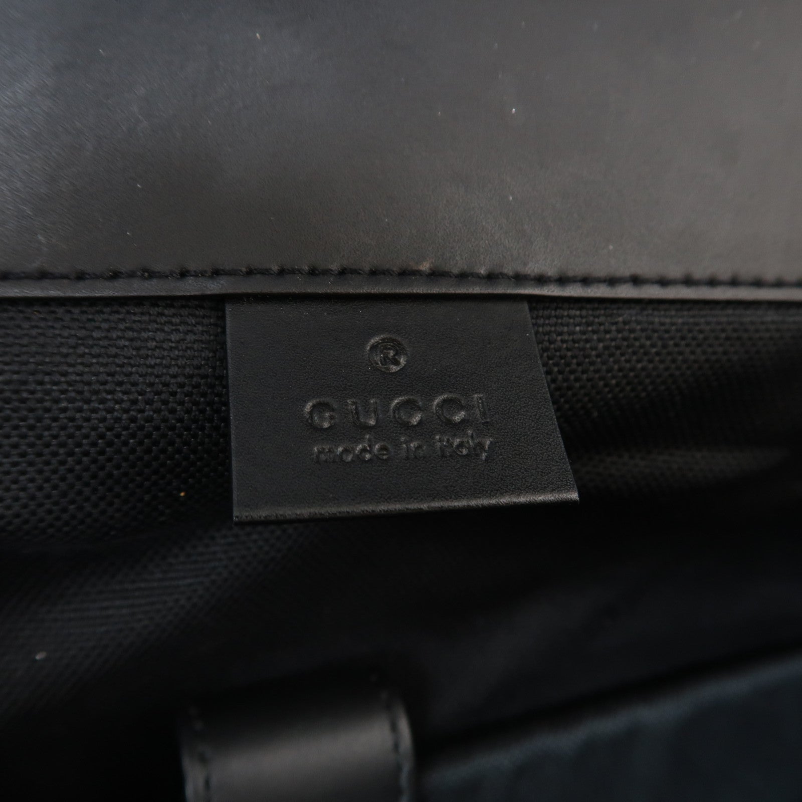 GUCCI 塗層帆布GG Supreme銀扣背包黑色