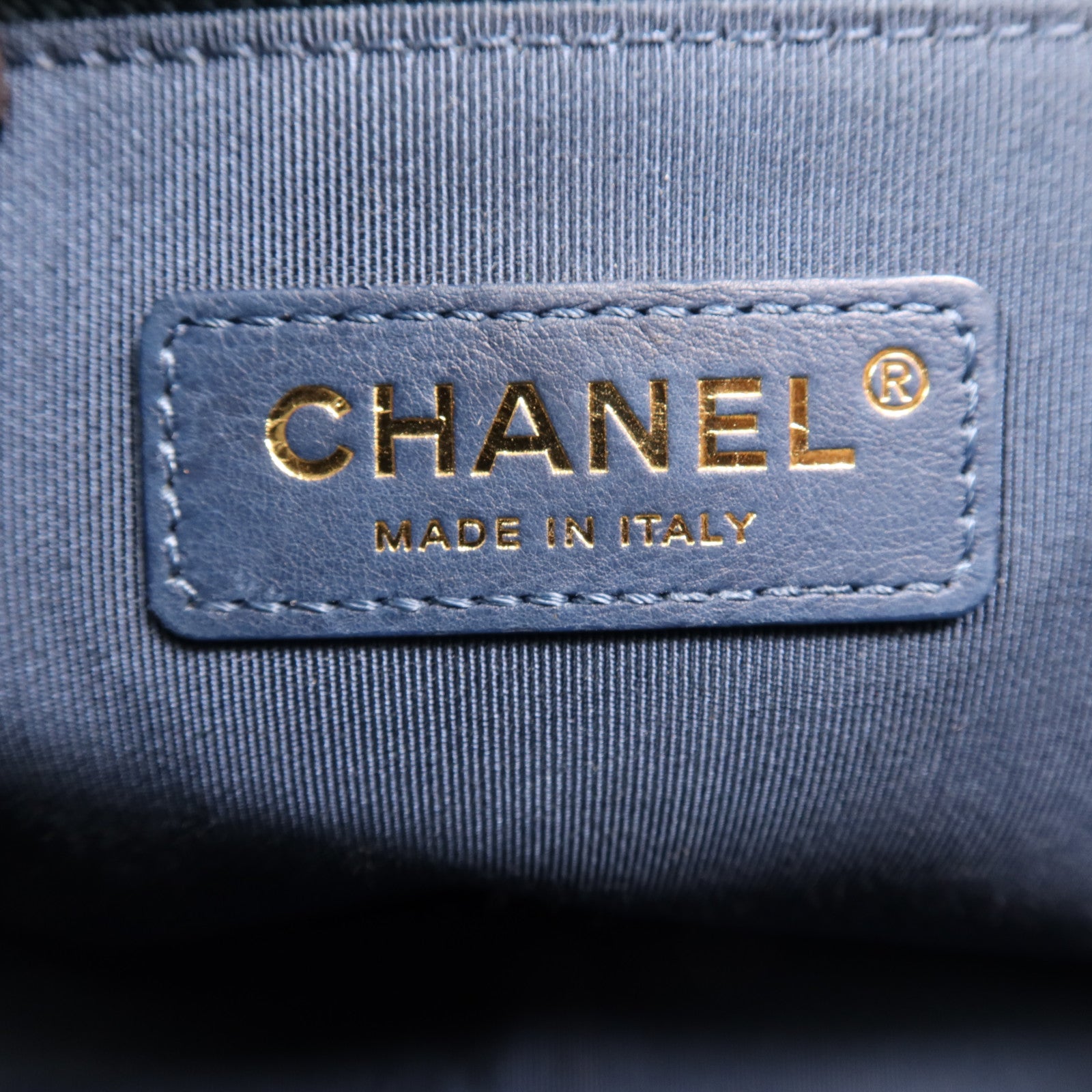 CHANEL Caviar皮革Boy 28金扣鏈帶肩背袋