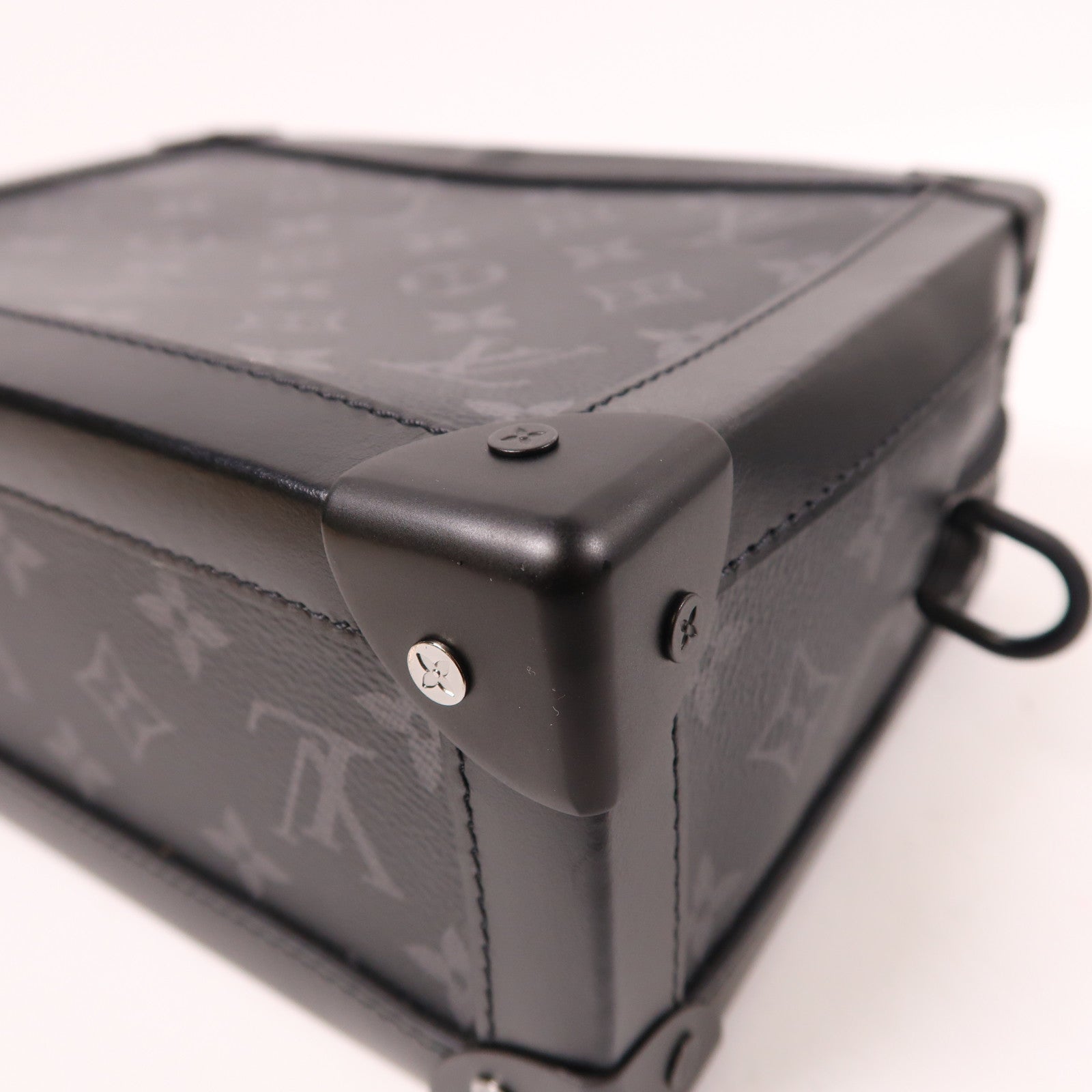 LOUIS VUITTON Monogram Eclipse Soft Trunk肩背袋