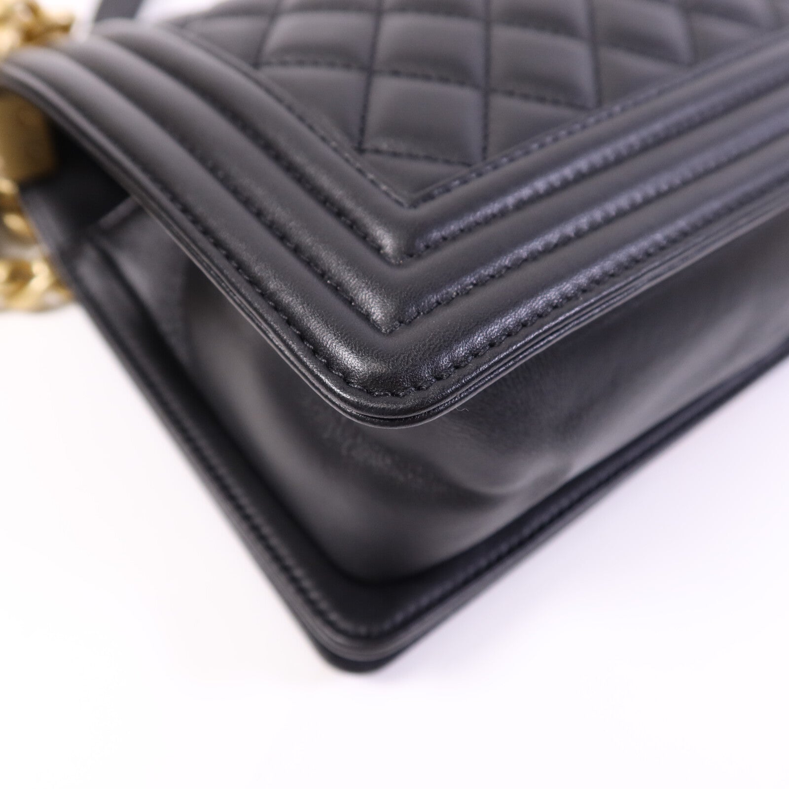 CHANEL 羊皮皮革Boy 25金扣鏈帶肩背袋