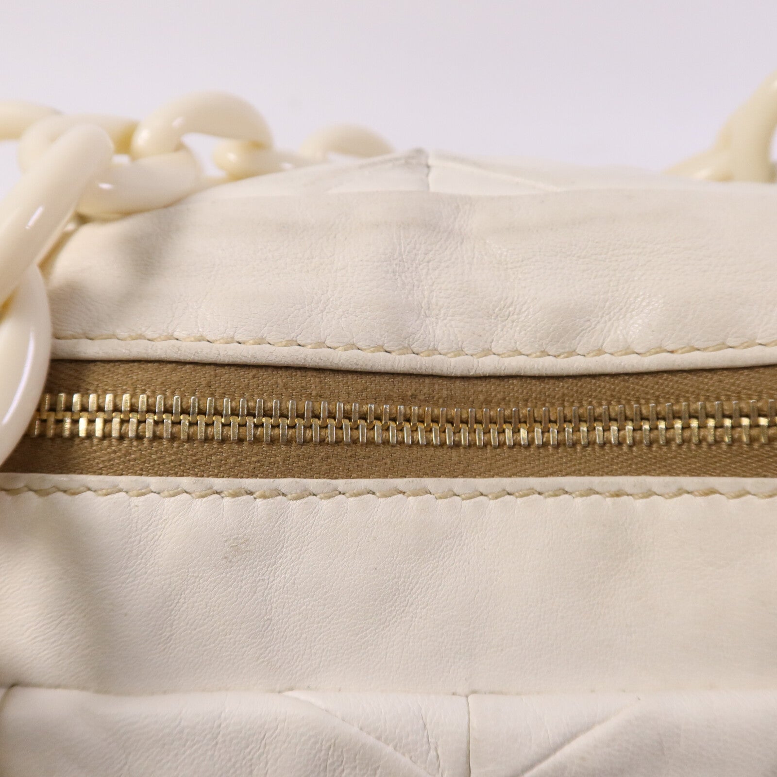 Miu Miu 羊皮皮革Shoulder Bag金扣肩背袋