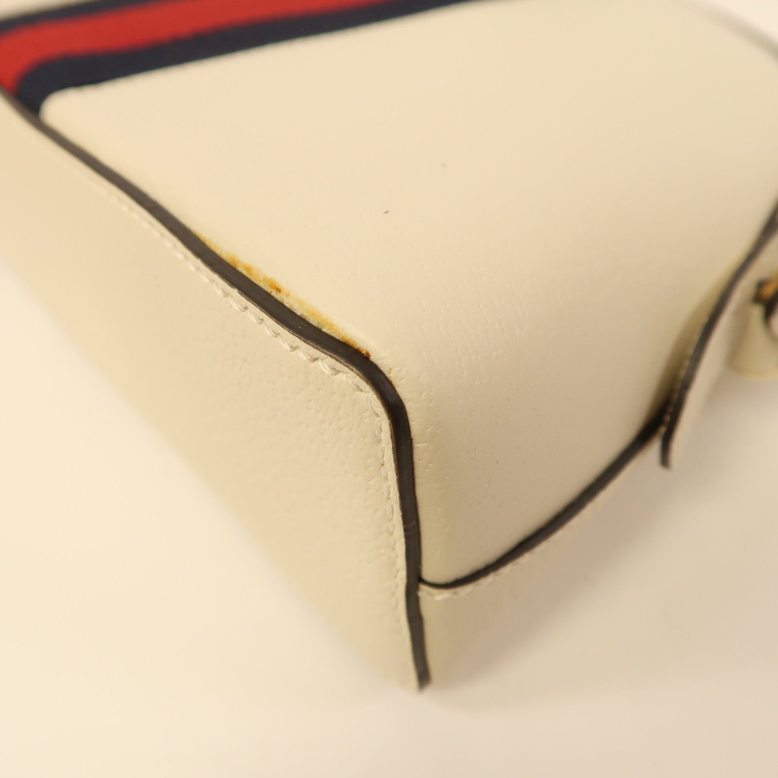 GUCCI 牛皮皮革Ophidia GG金扣肩背袋白色