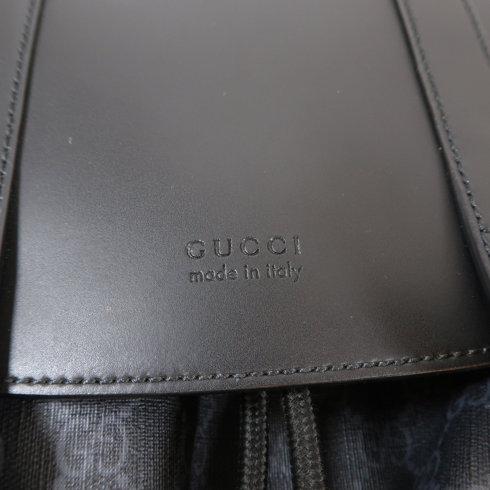 GUCCI 塗層帆布GG Supreme銀扣背包黑色