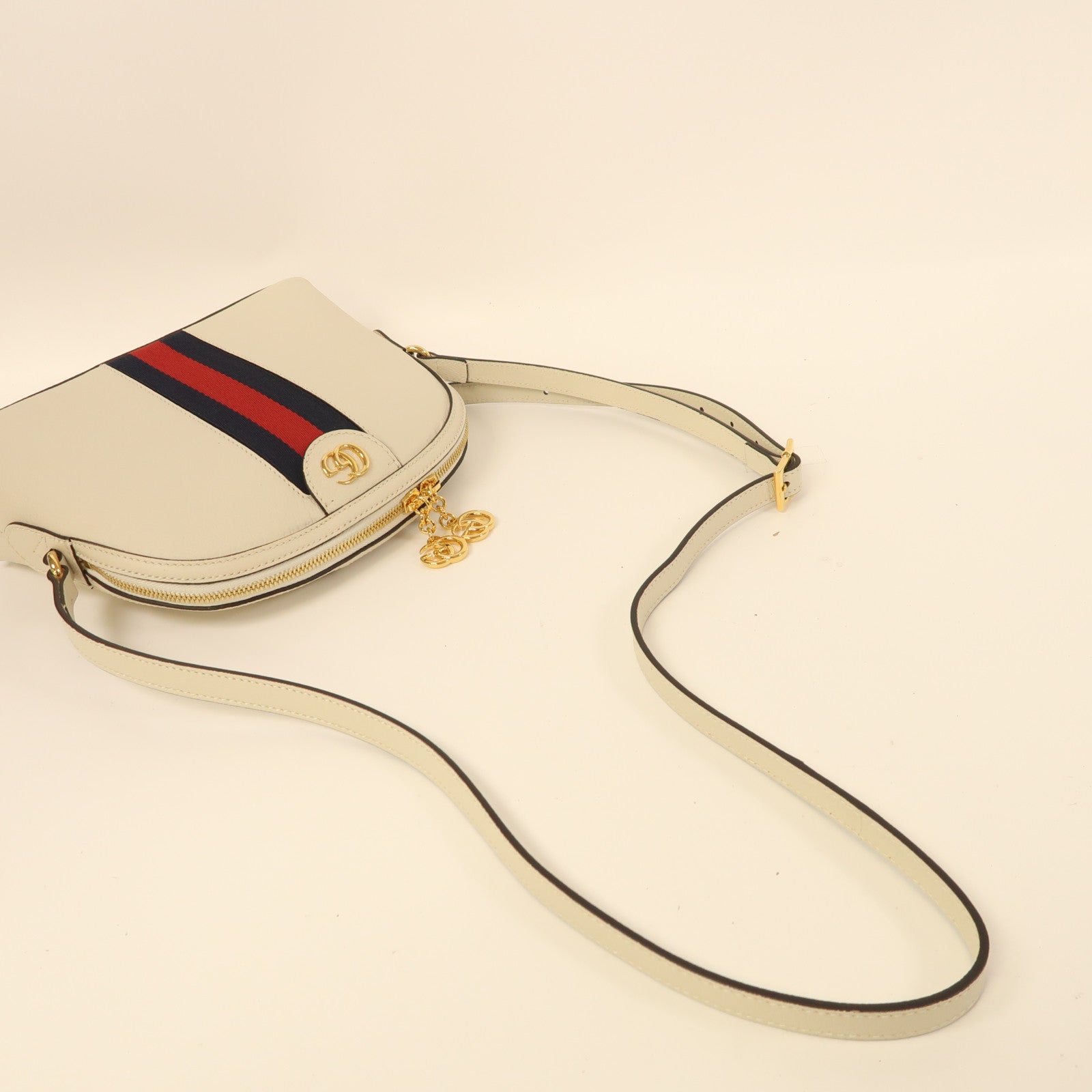 GUCCI 牛皮皮革Ophidia GG金扣肩背袋白色