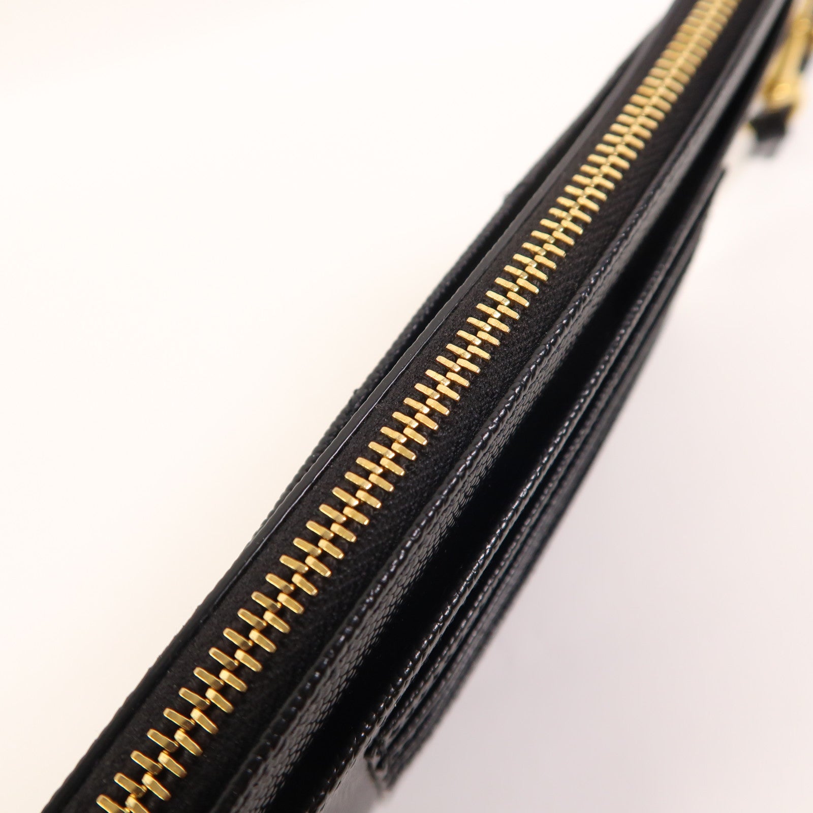 SAINT LAURENT 牛皮皮革Cassandre Matelasse Large Pouch金扣手拿包