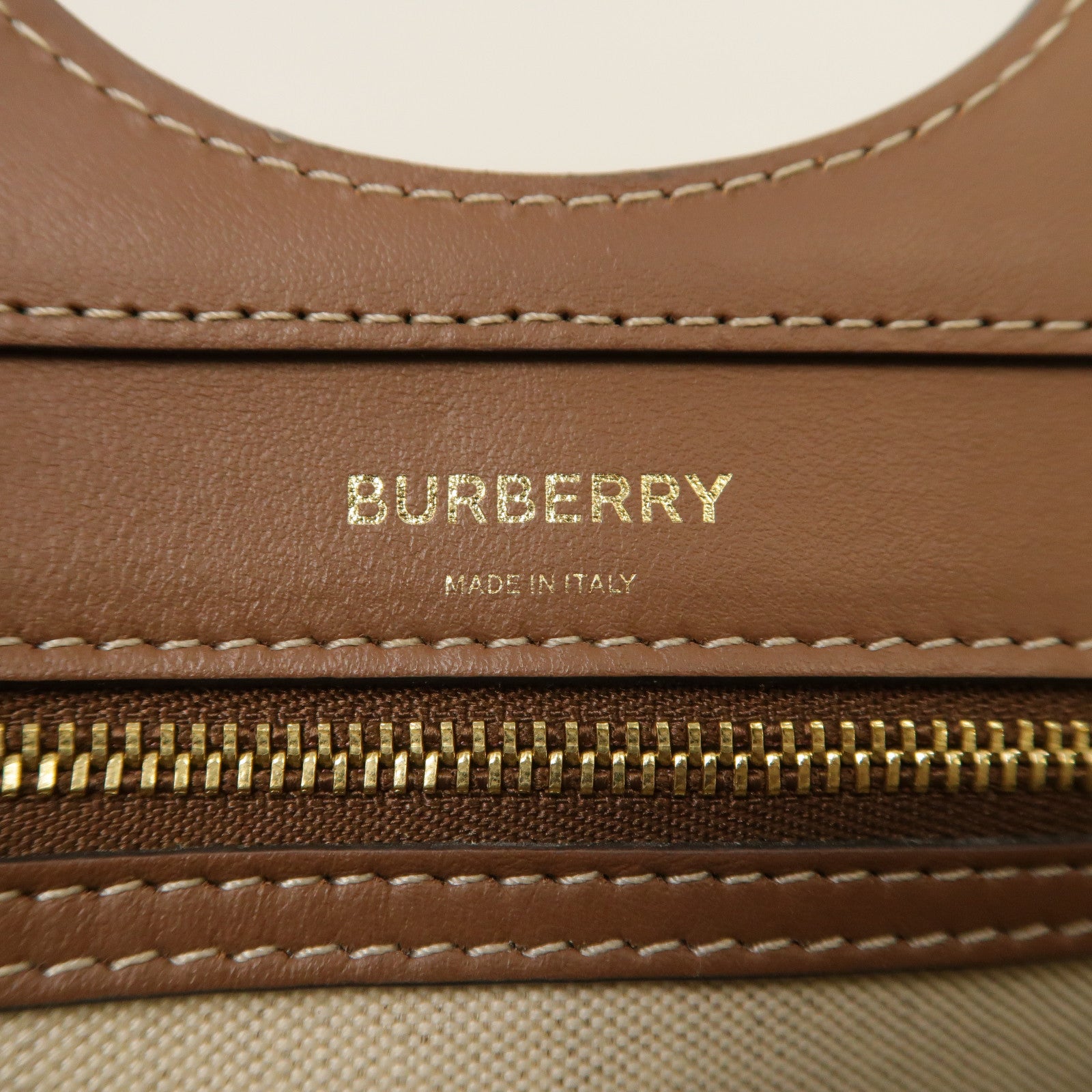 BURBERRY 帆布Pocket Bag金扣手挽肩背兩用袋啡色2