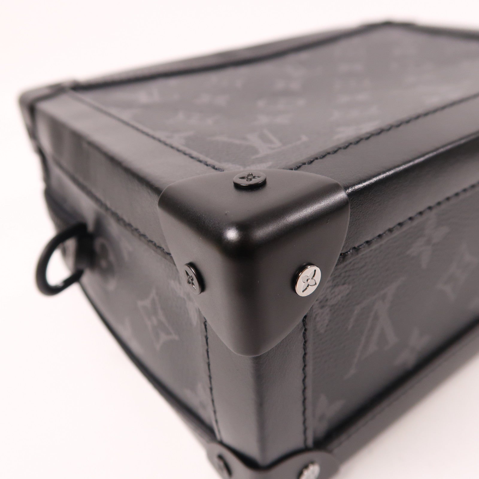 LOUIS VUITTON Monogram Eclipse Soft Trunk肩背袋