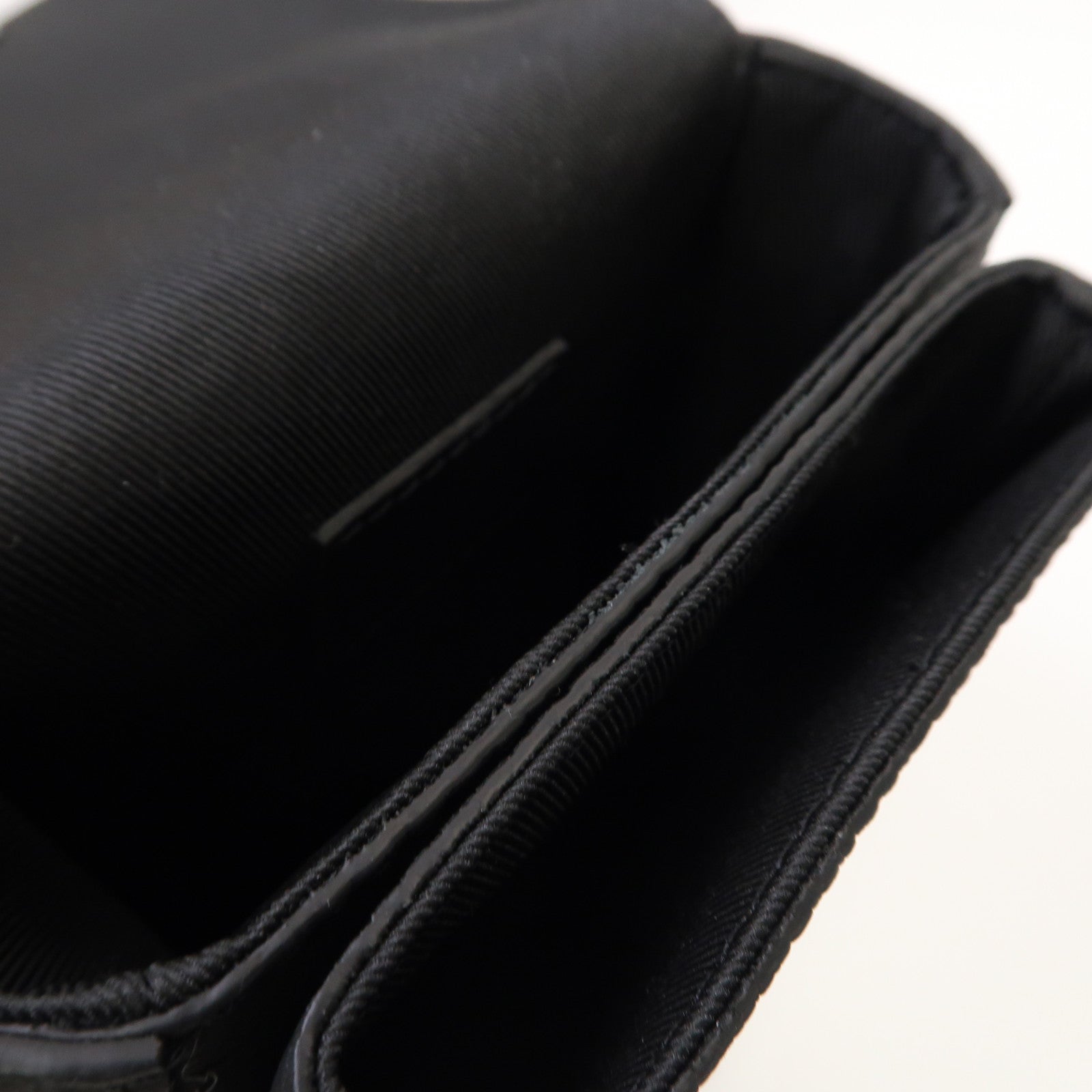 LOUIS VUITTON Monogram Taurillon S-Lock Vertical Wearable Wallet肩背袋黑色