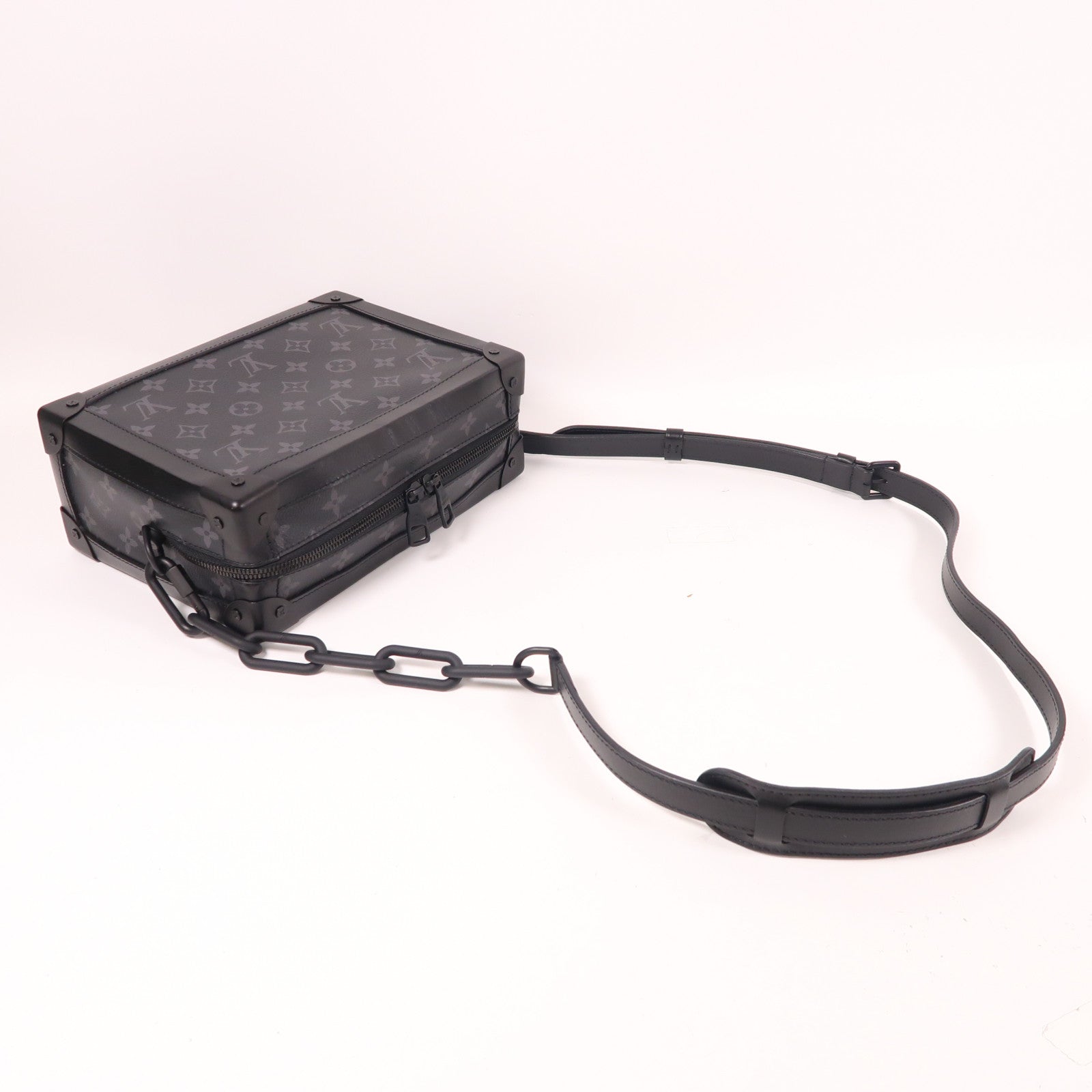 LOUIS VUITTON Monogram Eclipse Soft Trunk肩背袋
