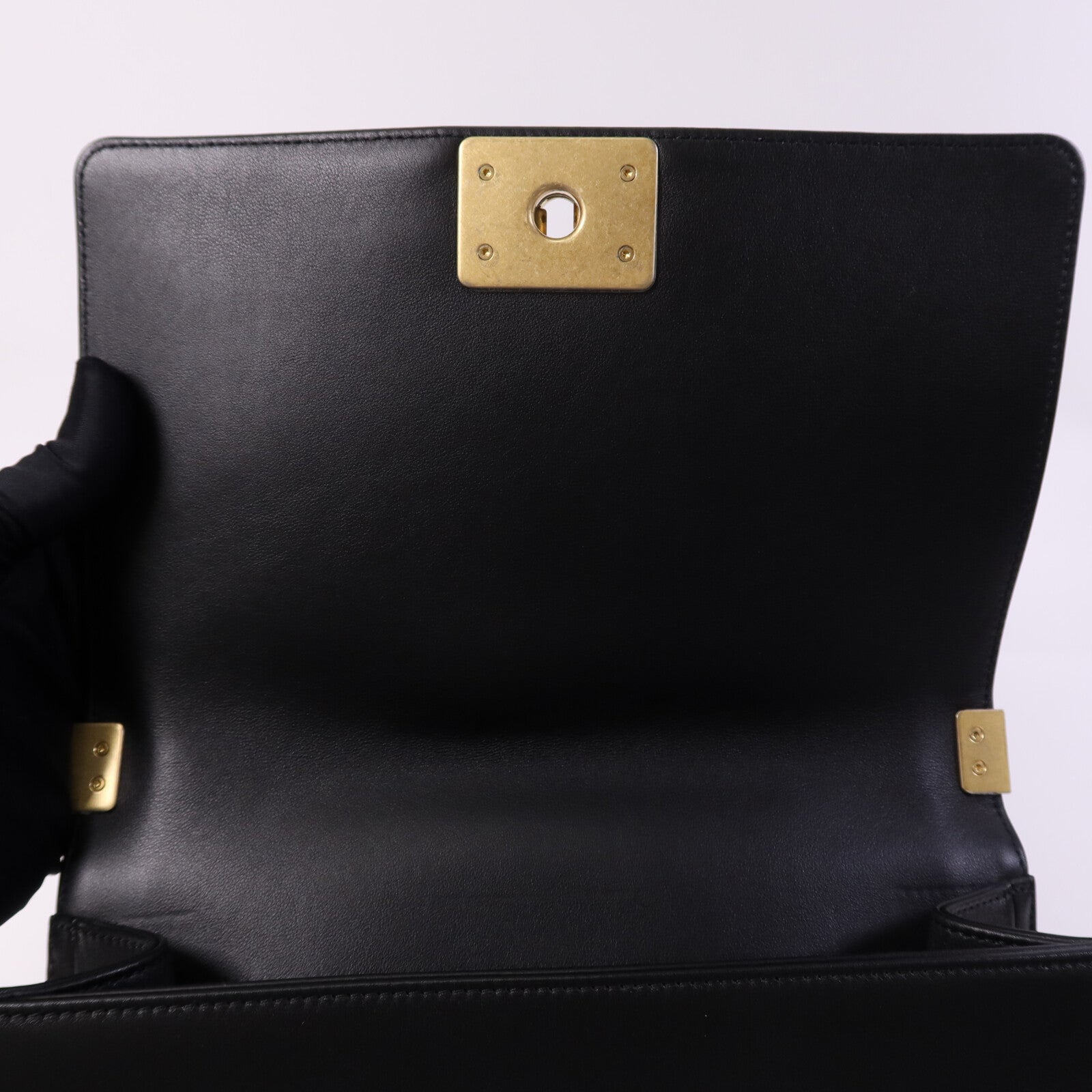 CHANEL 羊皮皮革Boy 25金扣鏈帶肩背袋