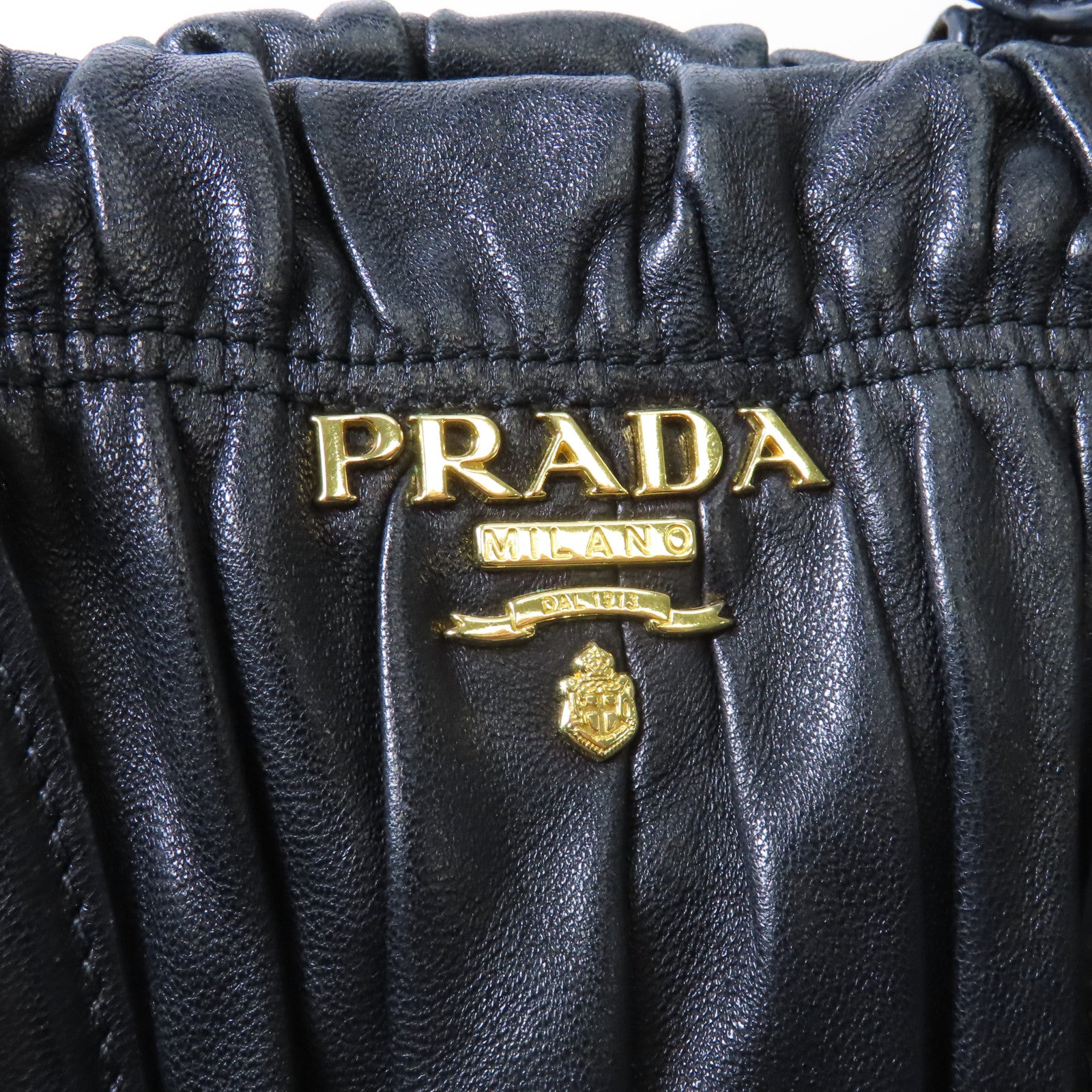 PRADA 【激減優惠】Nappa皮革Gaufre金扣手挽袋黑色