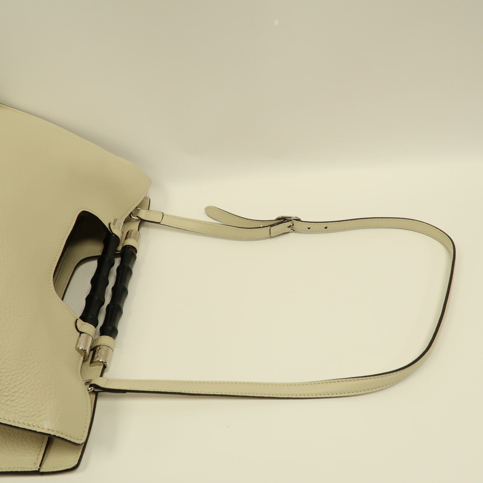 GUCCI 【激減優惠】牛皮皮革Bamboo Daily Shopper Shoulder Bag銀扣手挽肩背兩用袋白色
